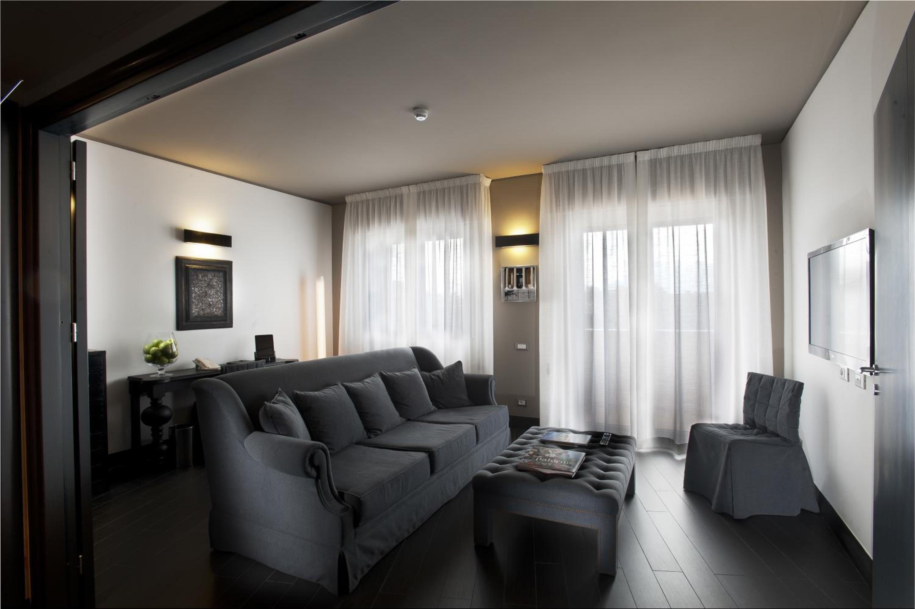 Suite - Photo 2
