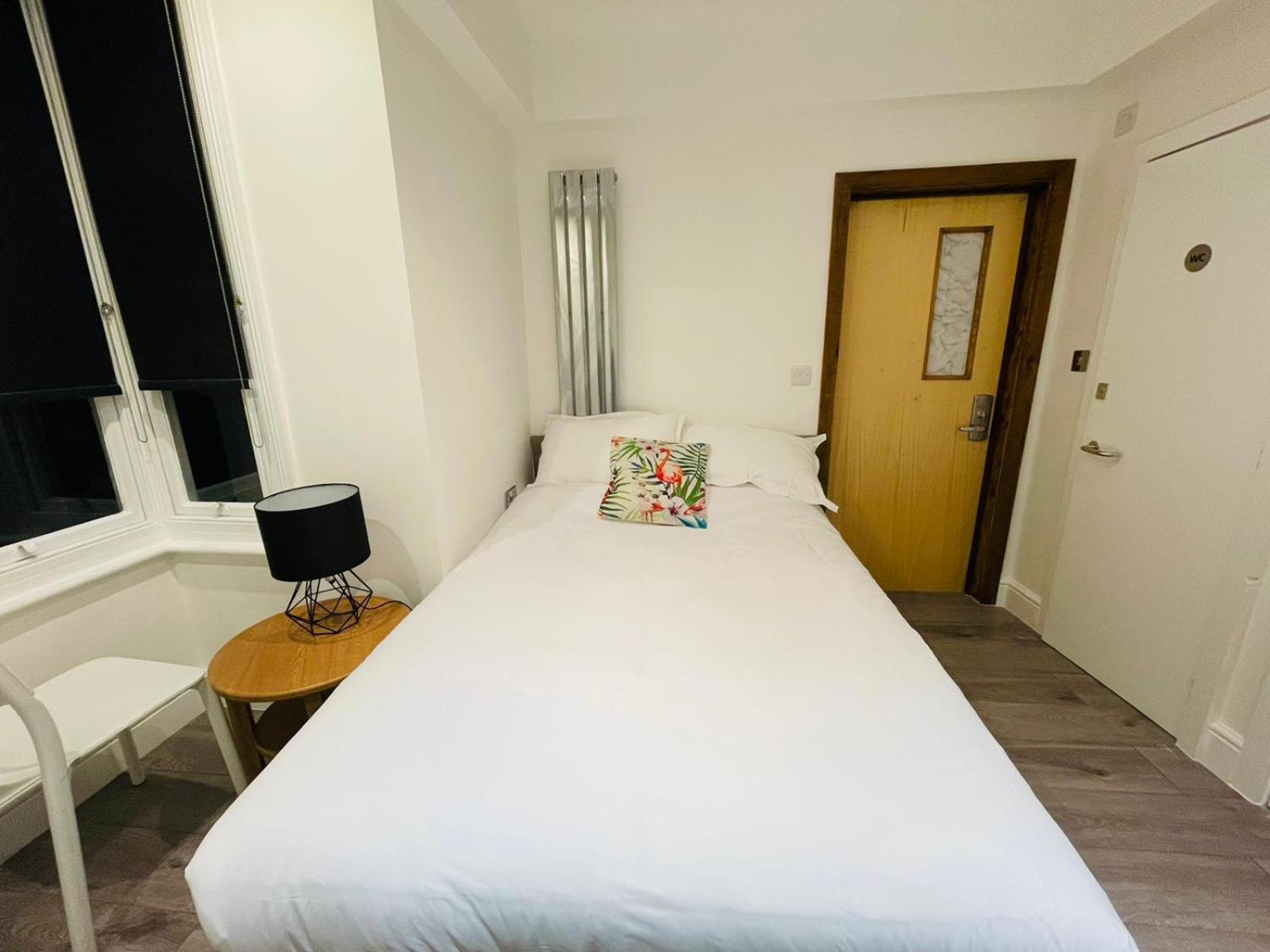 Double Room with Private Bathroom photo 3