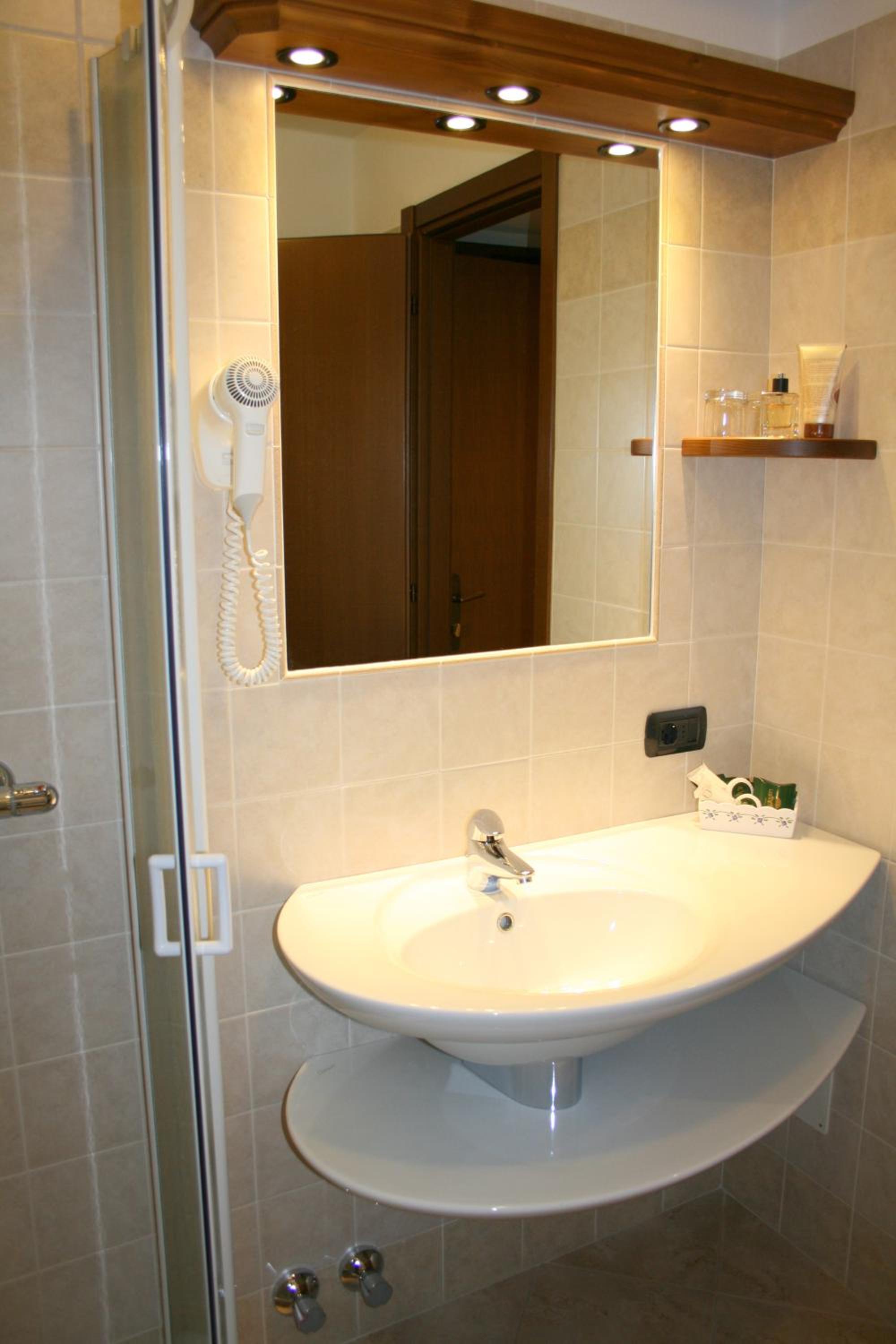 Classic Double or Twin Room photo 3