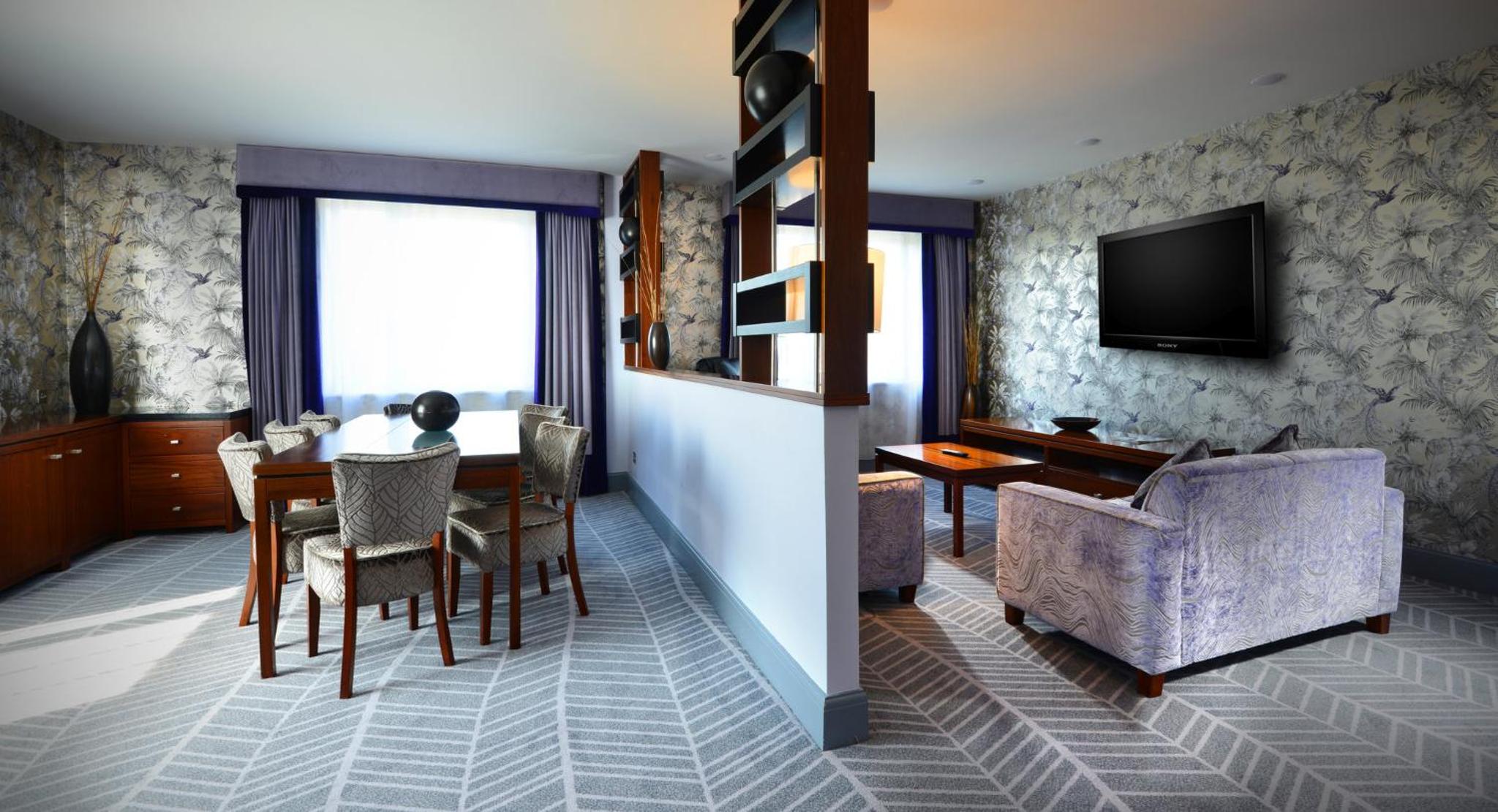 One-Bedroom King Suite with Park View - Photo 2