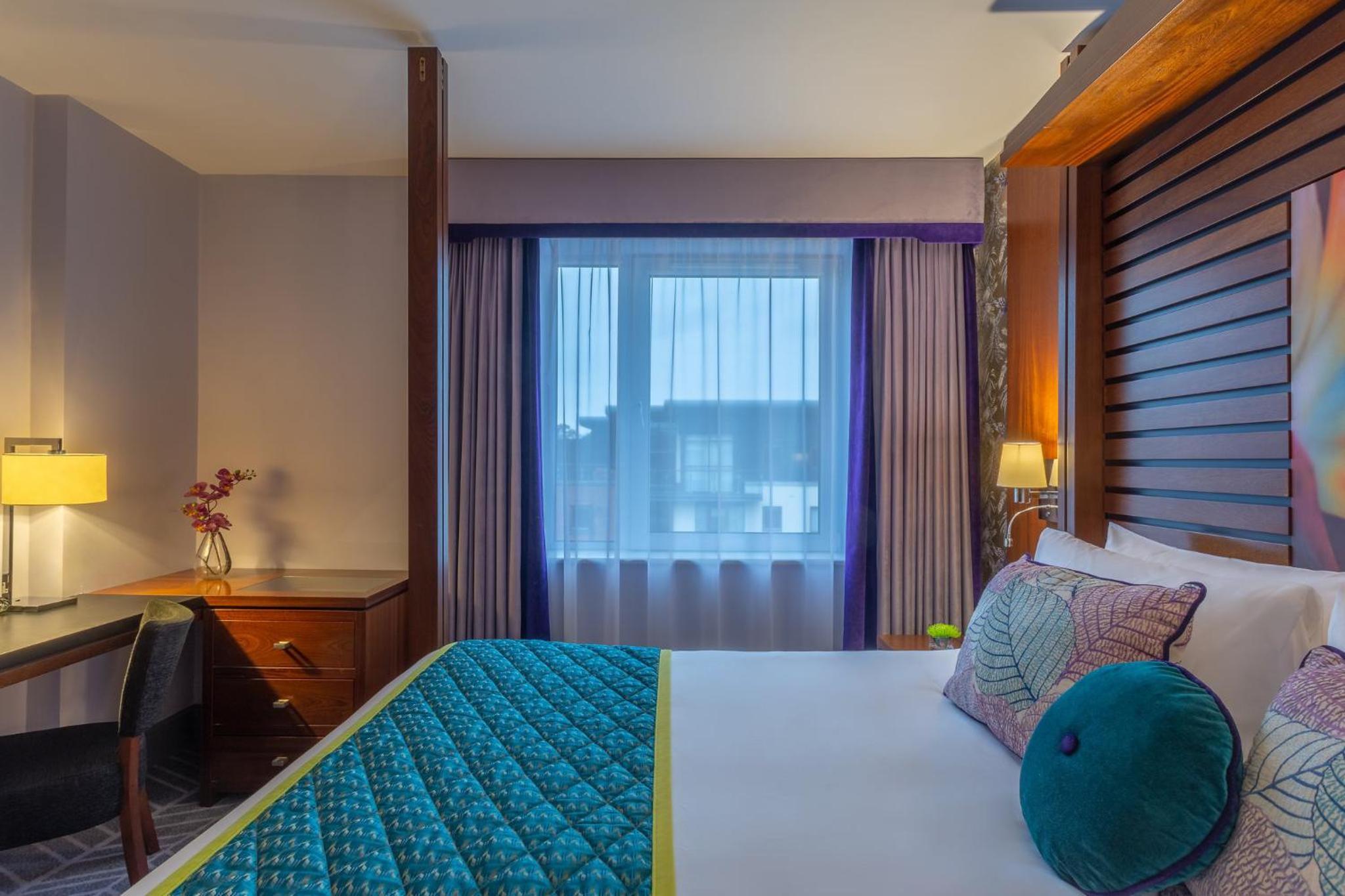 One-Bedroom King Suite with Park View - Photo 4