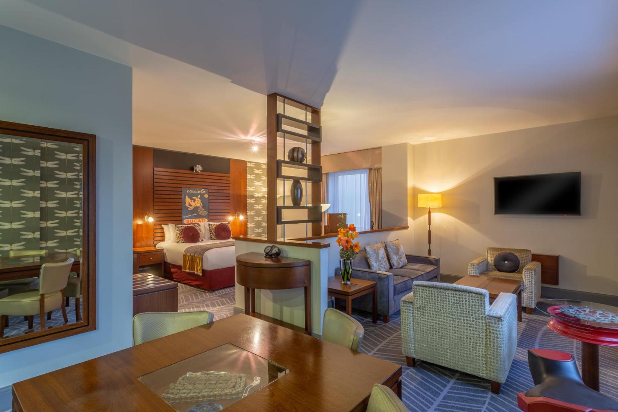 Junior King Suite with Park View - Photo 4