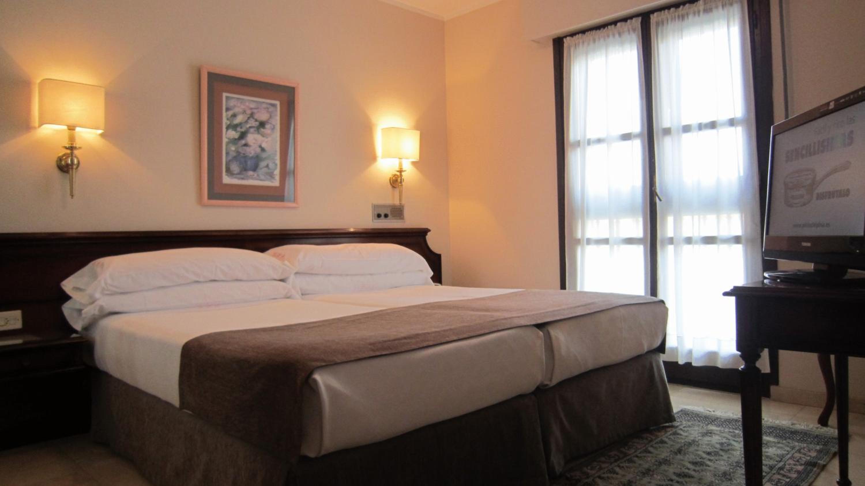 Superior Double Room with 3 Beds  photo 2