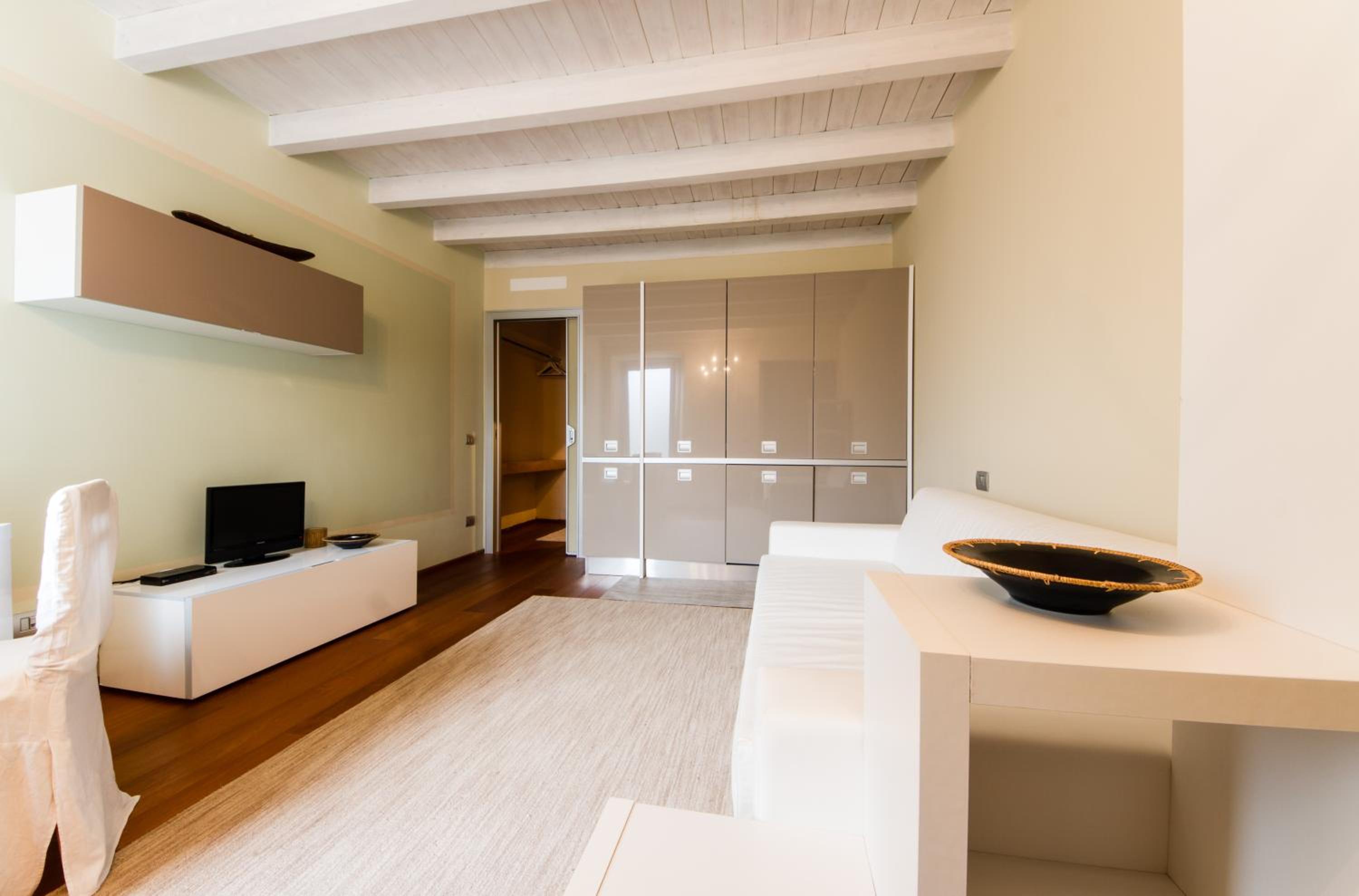 Deluxe One-Bedroom Apartment with City View