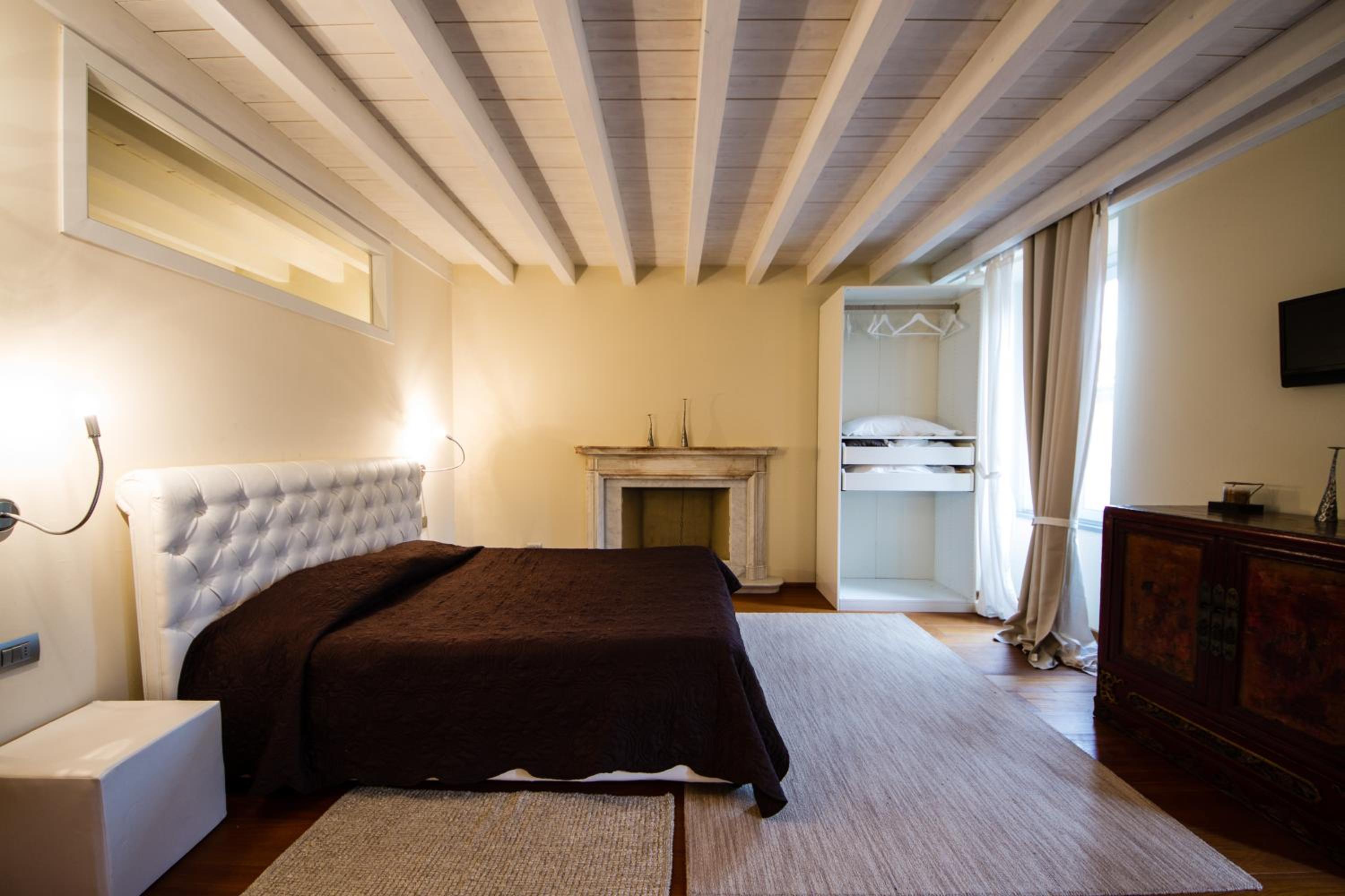 Superior One-Bedroom Apartment with City View