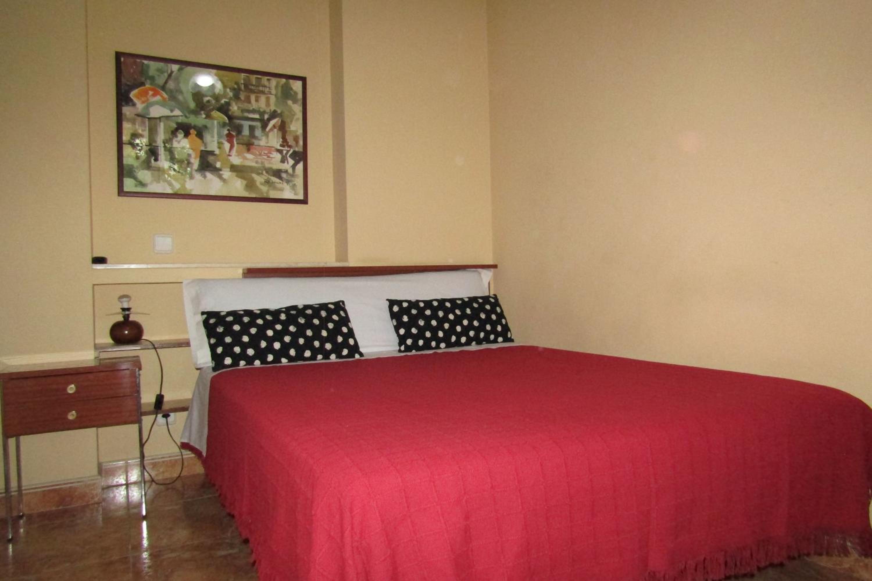 Double Room with Shared Toilet and Private Shower and Sink photo 2