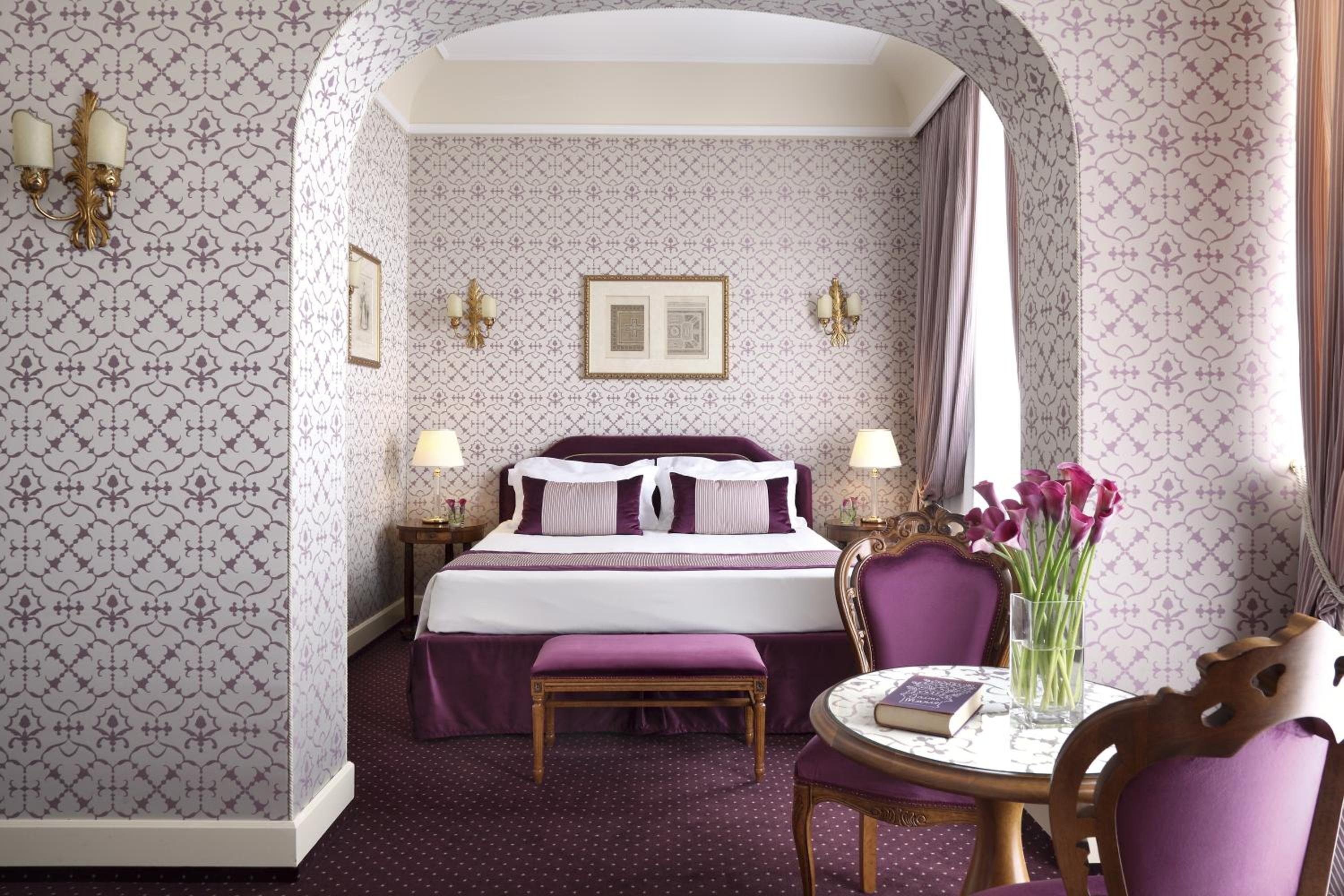 Junior Suite with Lagoon View and Balcony - Photo 1
