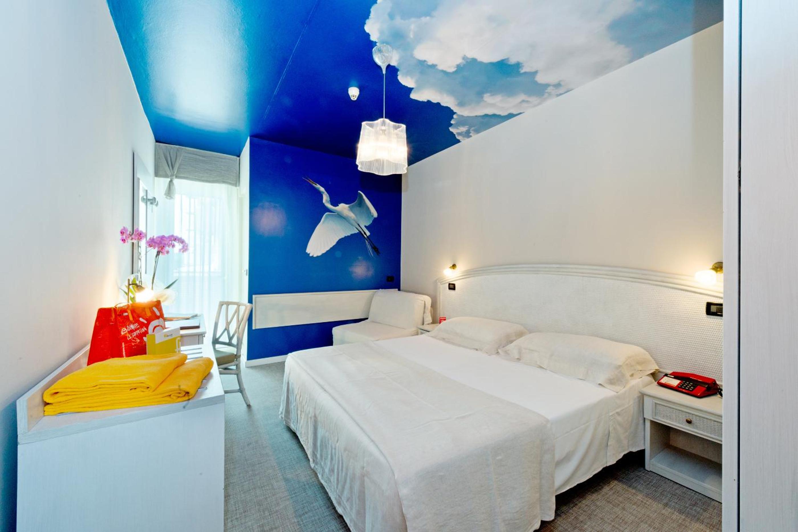 Standard Double or Twin Room - Photo 3