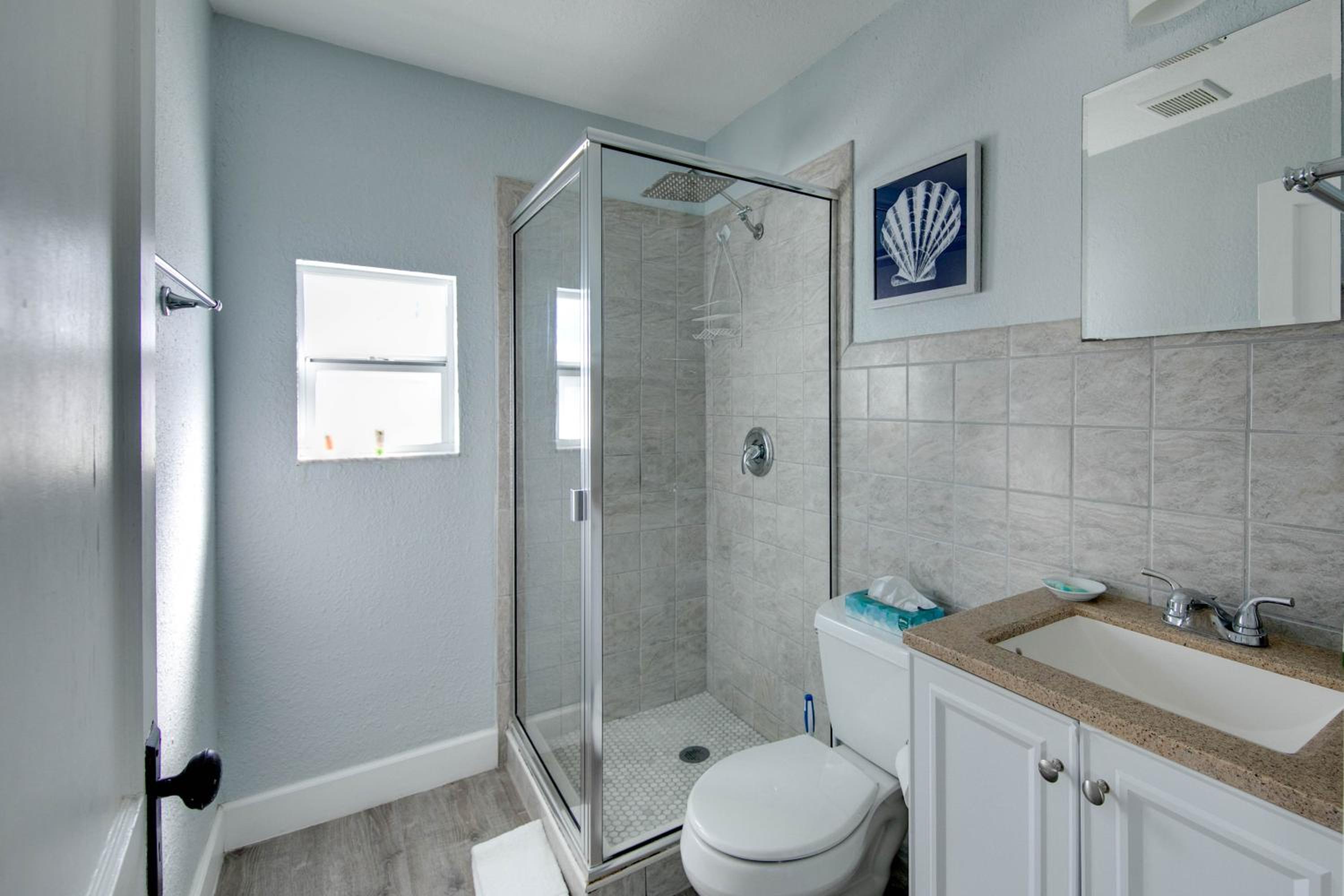 One-Bedroom Suite With Pool View (Unit 1) photo 3