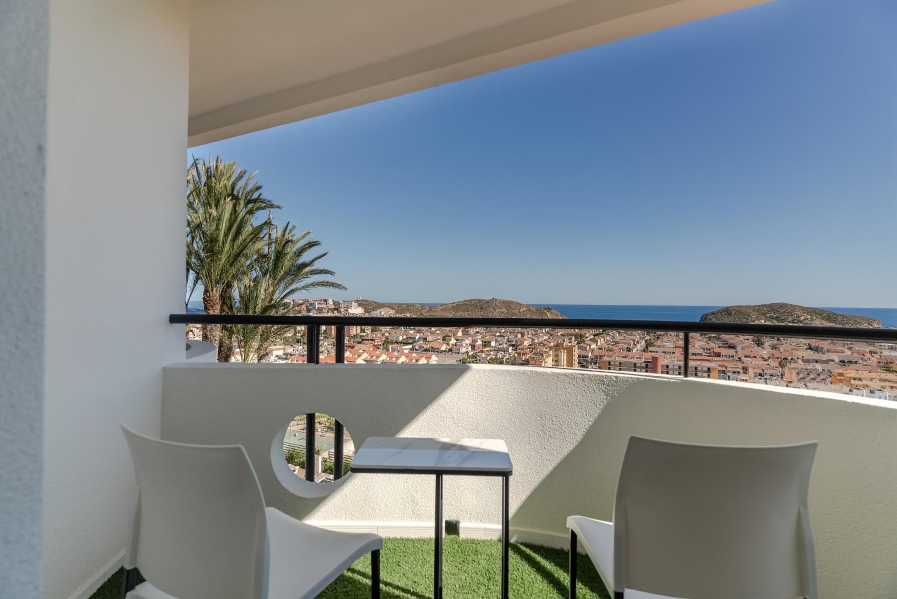 Double Bed, Deluxe Room, Sea View - Photo 4