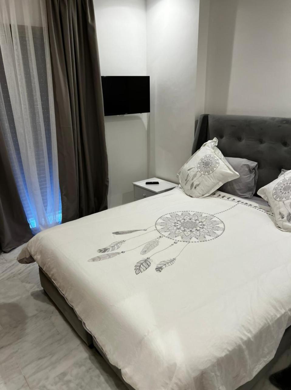 One-Bedroom Apartment - Photo 8
