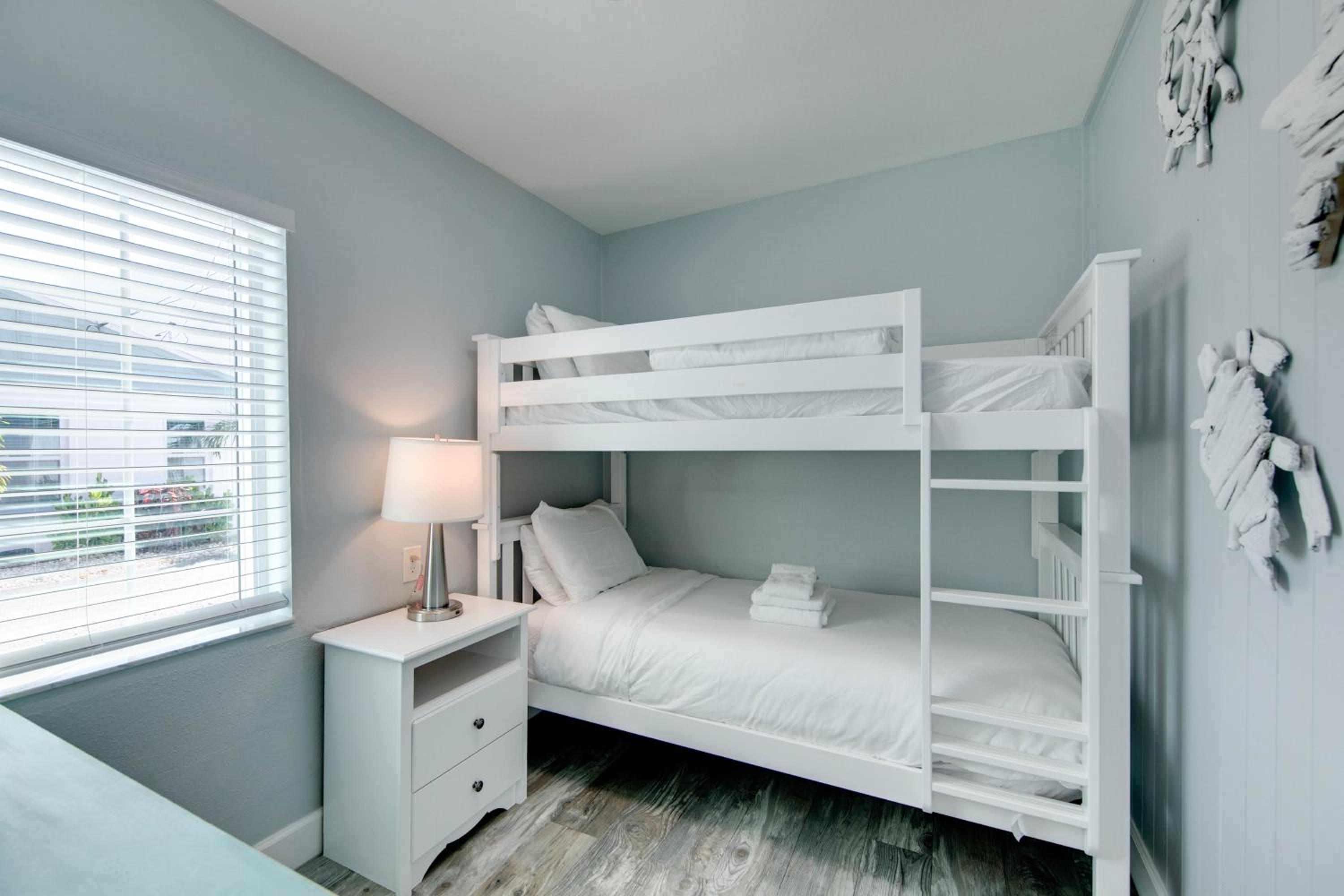 Queen Suite Courtyard (Unit 6) photo 1