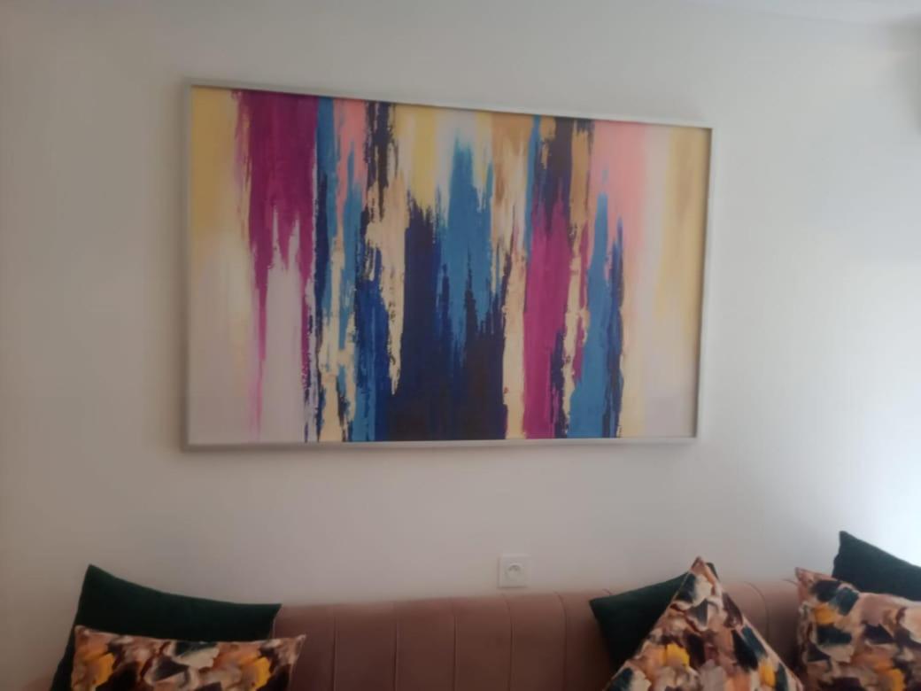 One-Bedroom Apartment - Photo 2