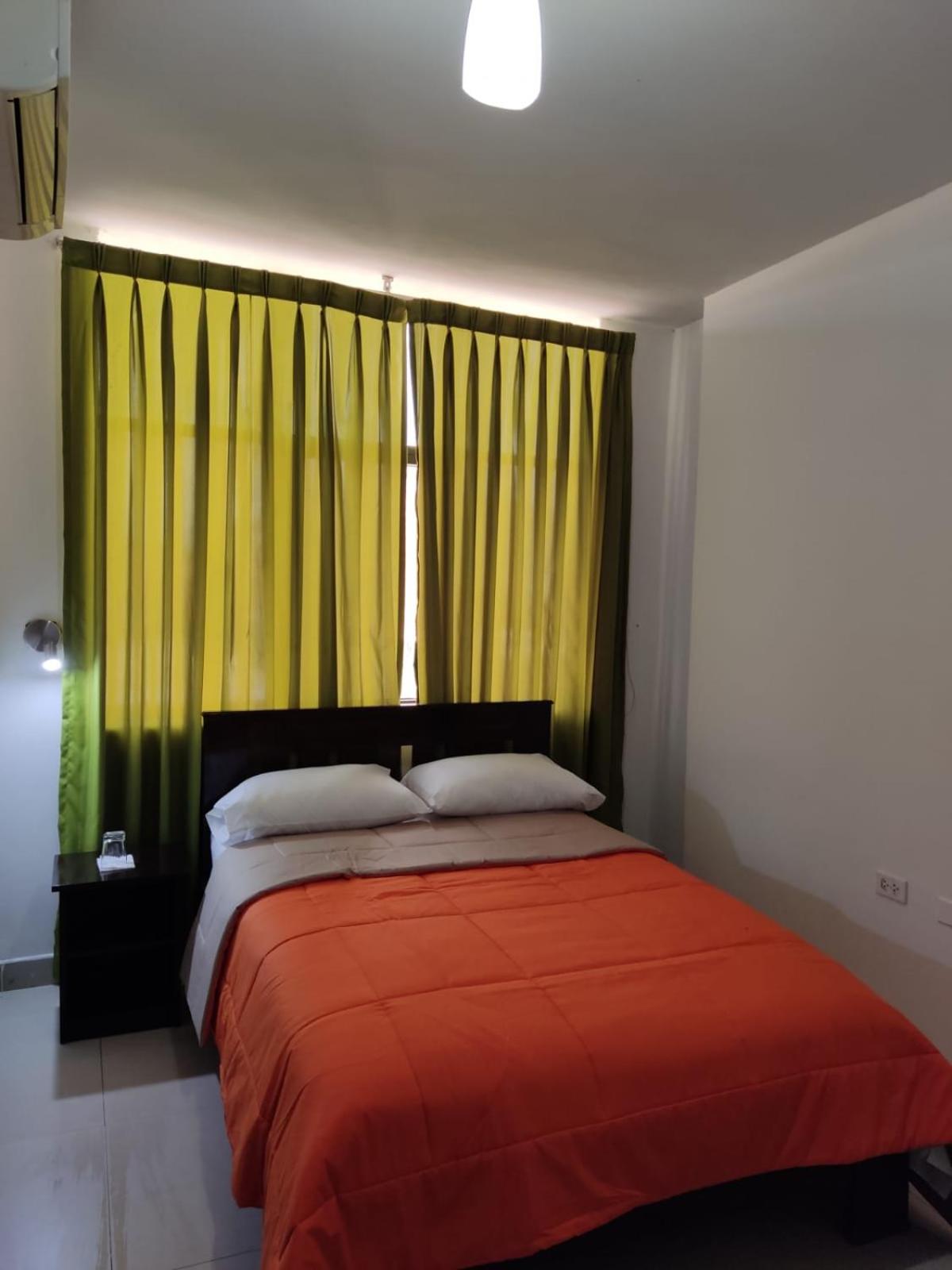 Queen Room photo 2