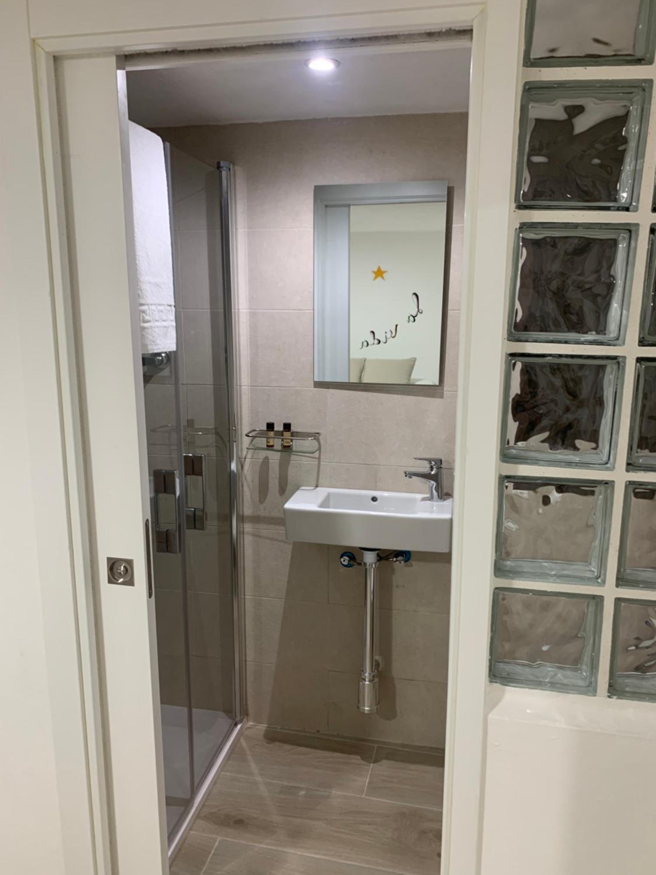 Double Room with Private Bathroom photo 2