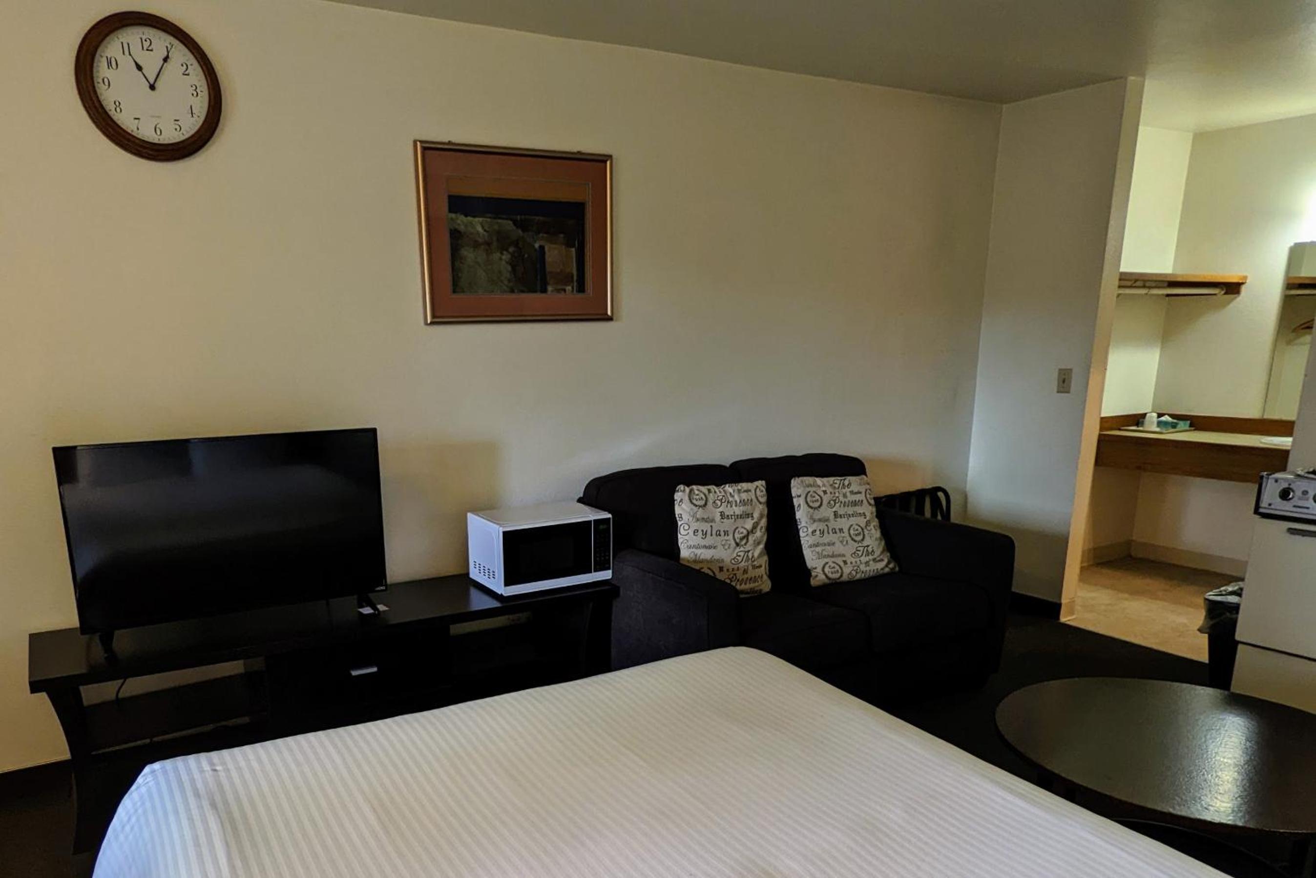 Queen Room - Disability Access photo 1
