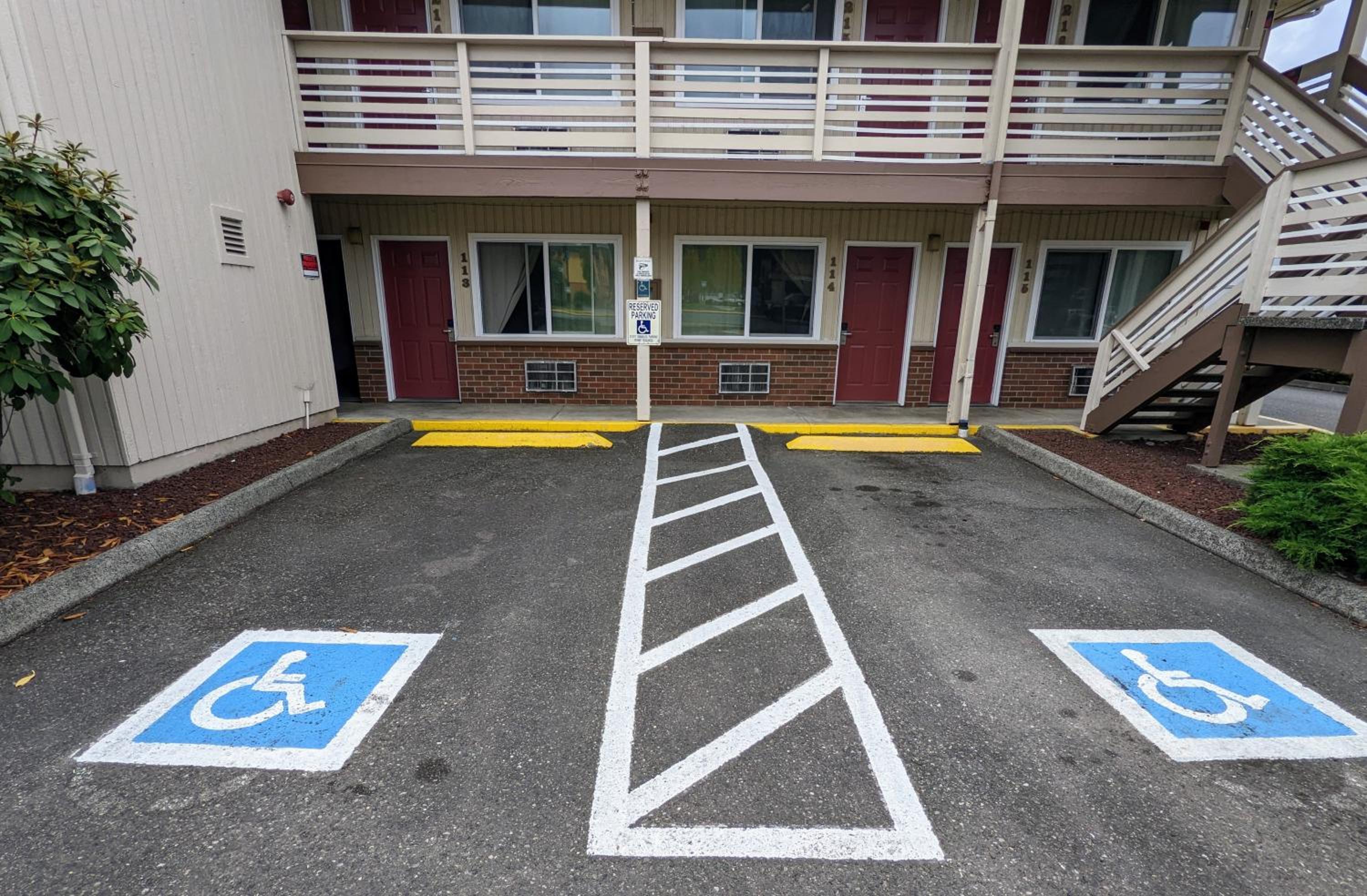 Queen Room - Disability Access photo 2