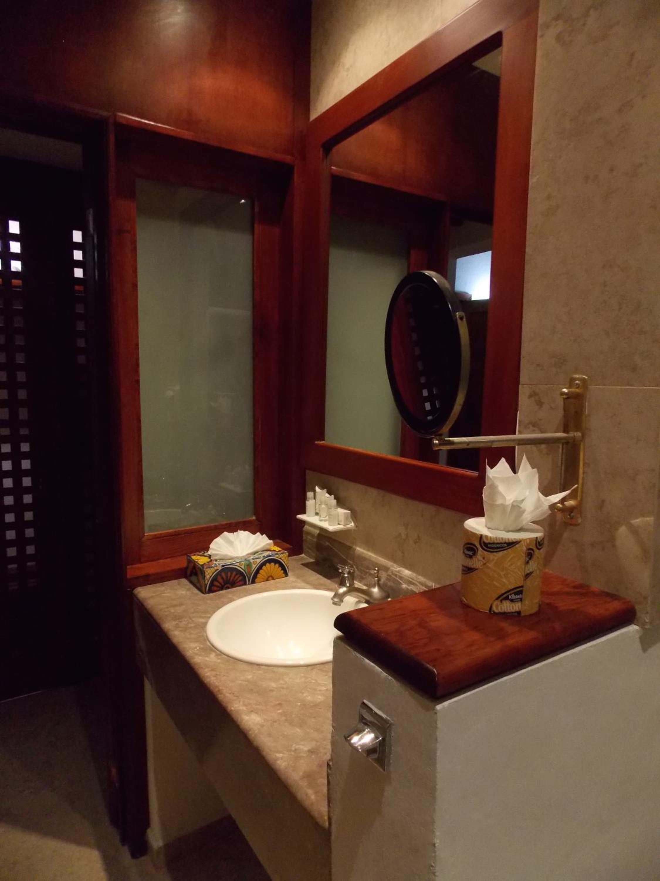 Queen Room photo 2