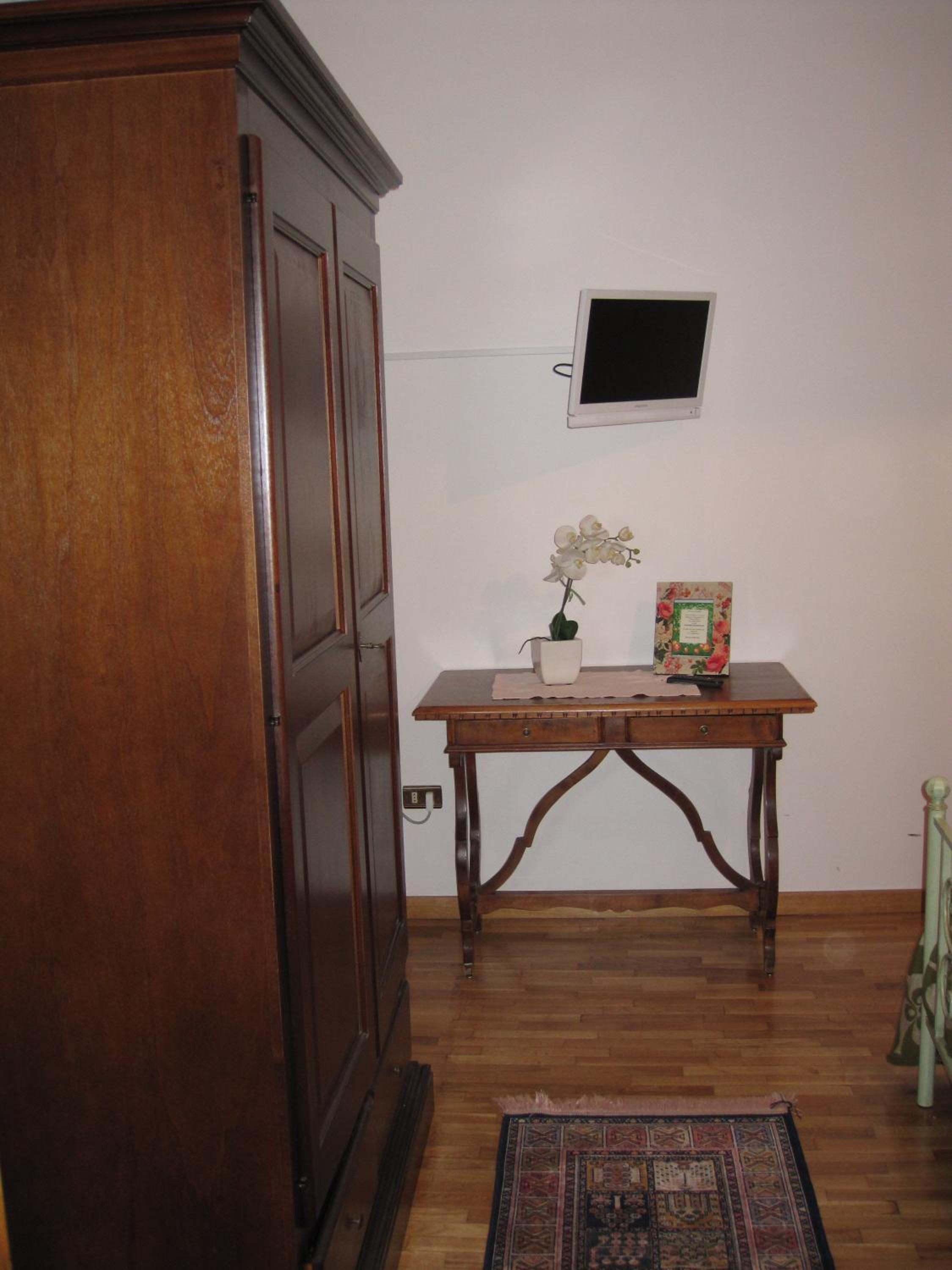 Three-Bedroom House - Photo 1