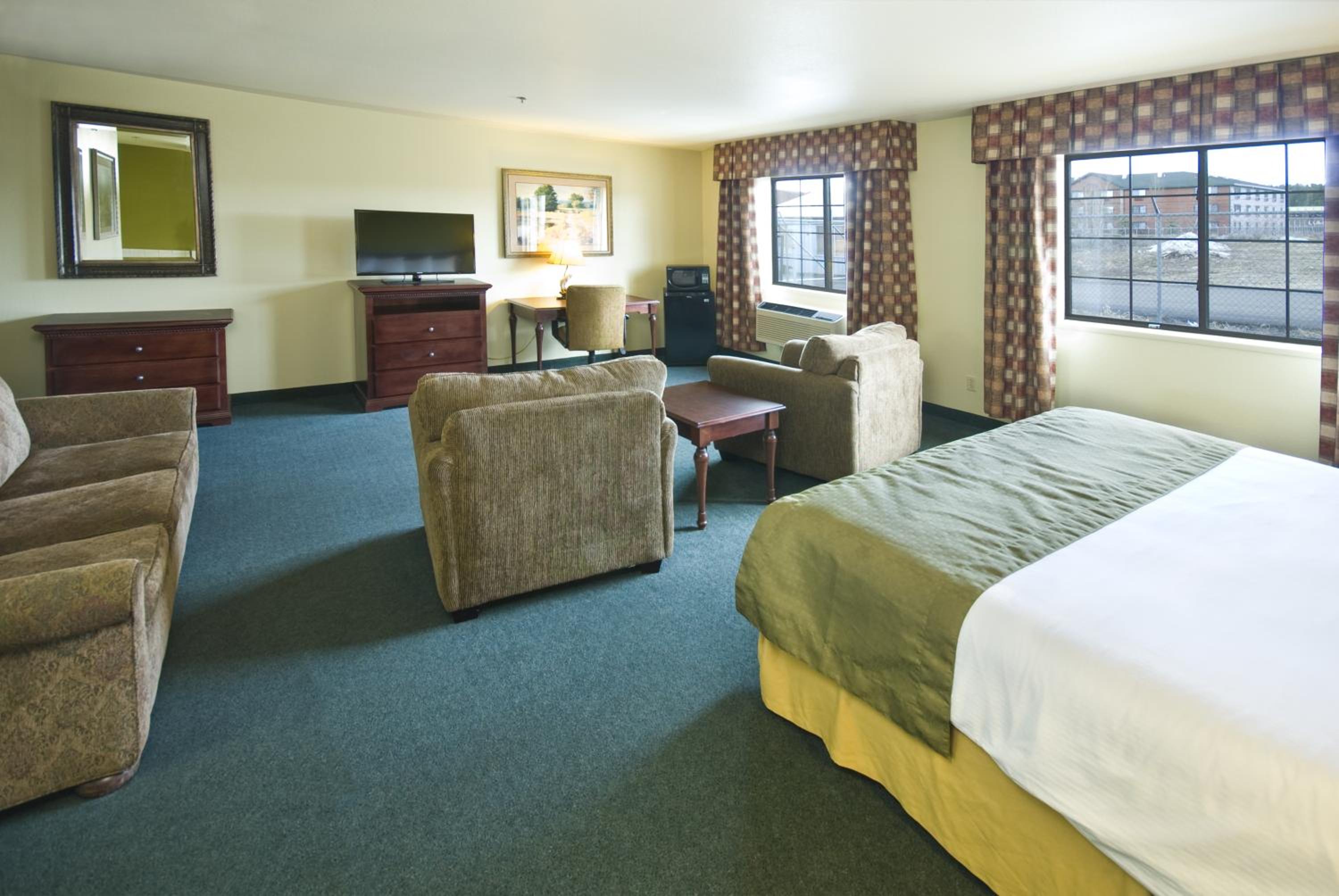 Studio Suite with 3 Queen Beds, Non-Smoking - Photo 4