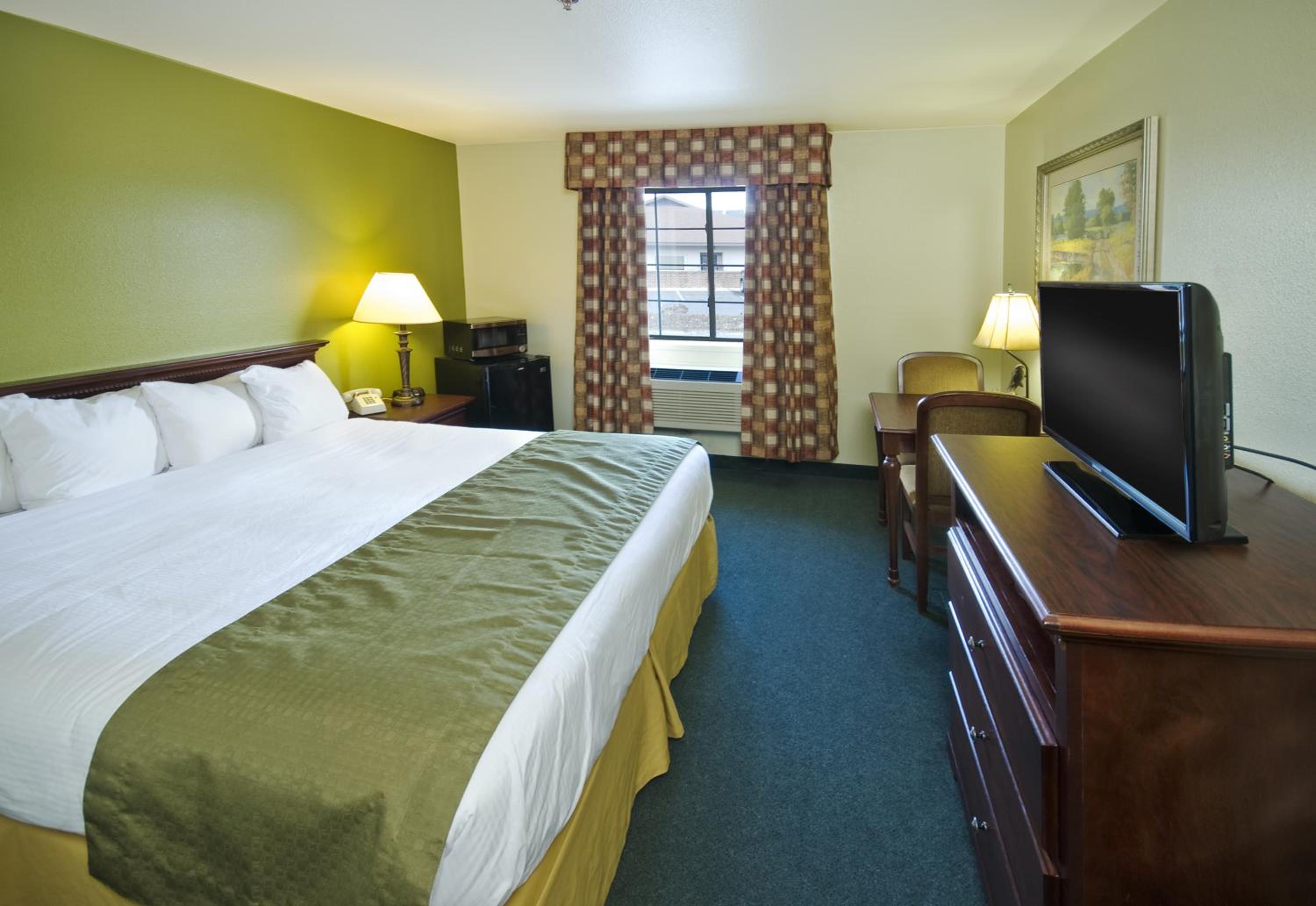 King Room - Non-Smoking - Photo 4
