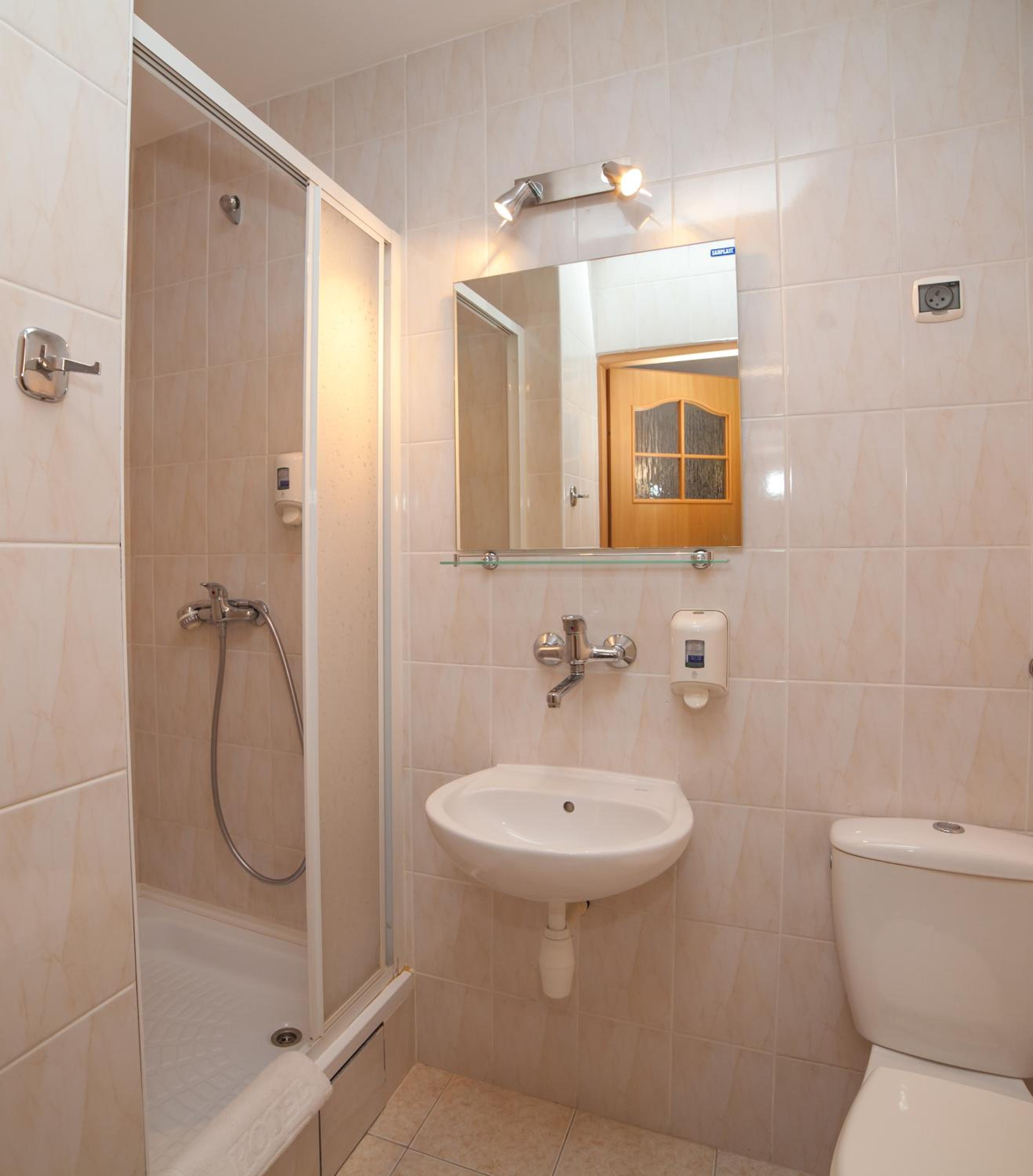 Twin Room - Photo 2