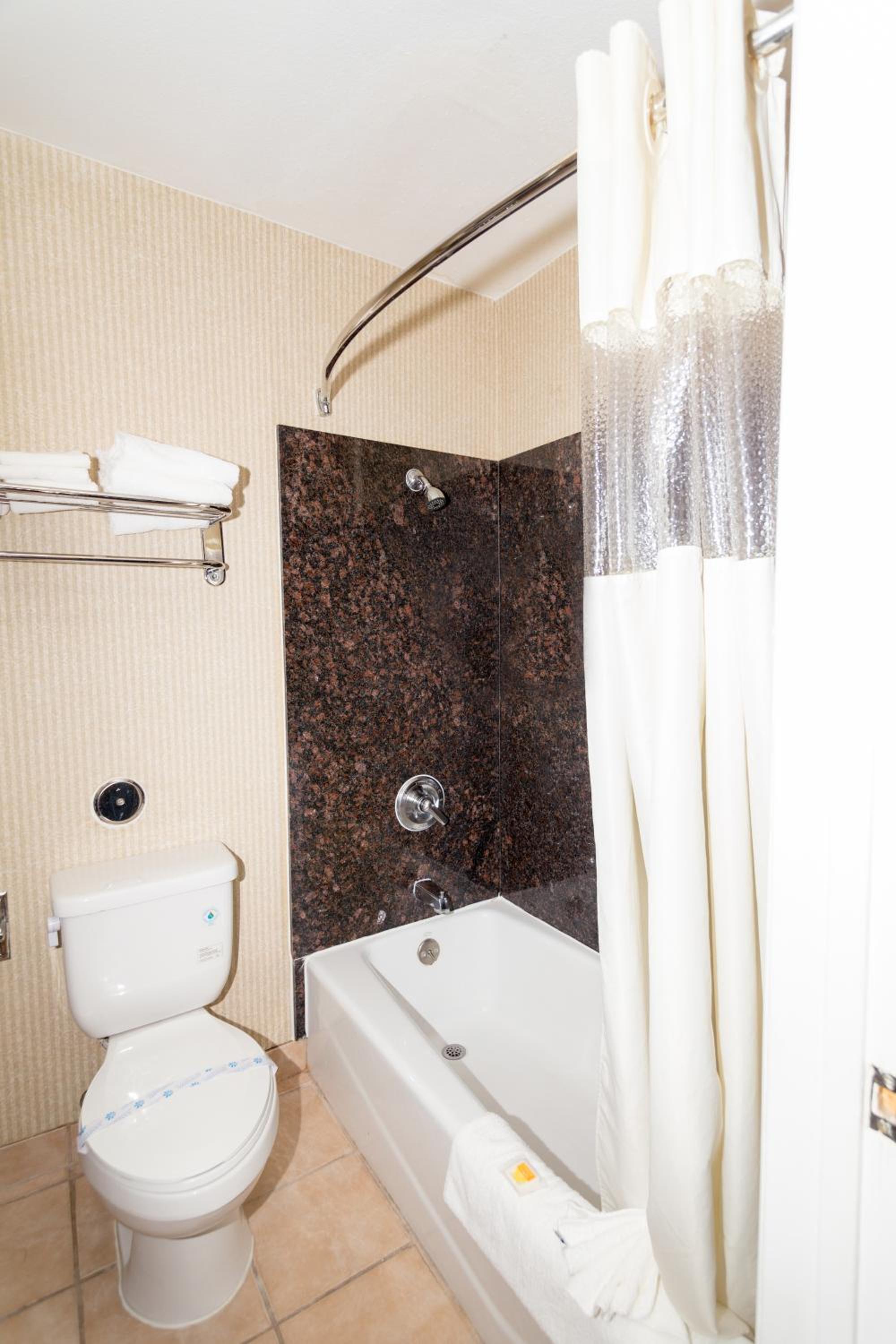 One-Bedroom Suite with 2 King Beds, Non-Smoking  - Photo 2