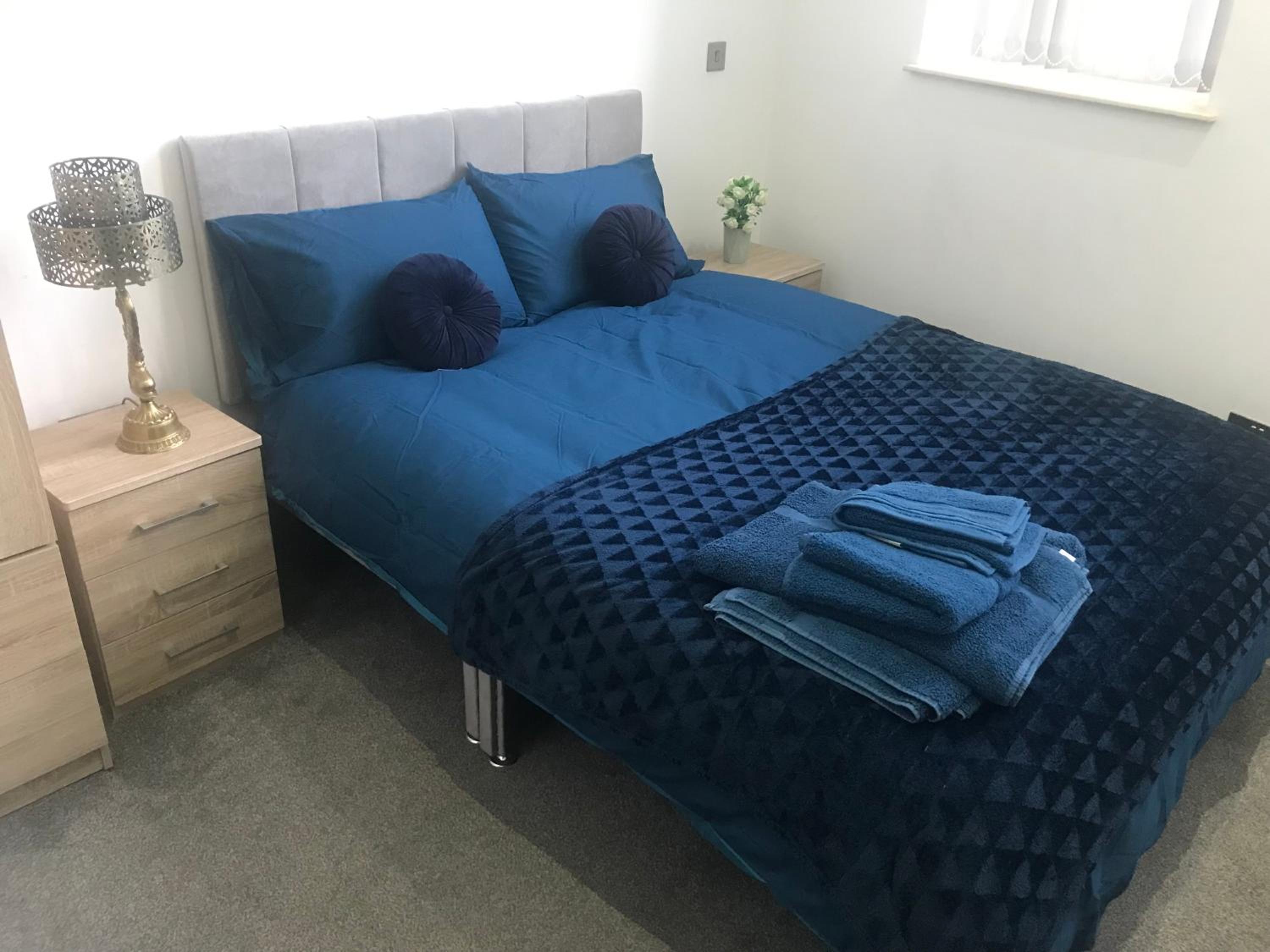 One-Bedroom Apartment photo 2