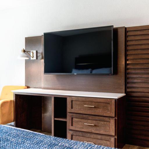 Queen Suite with Two Queen Beds - Non Smoking/Interior Hall - Photo 2