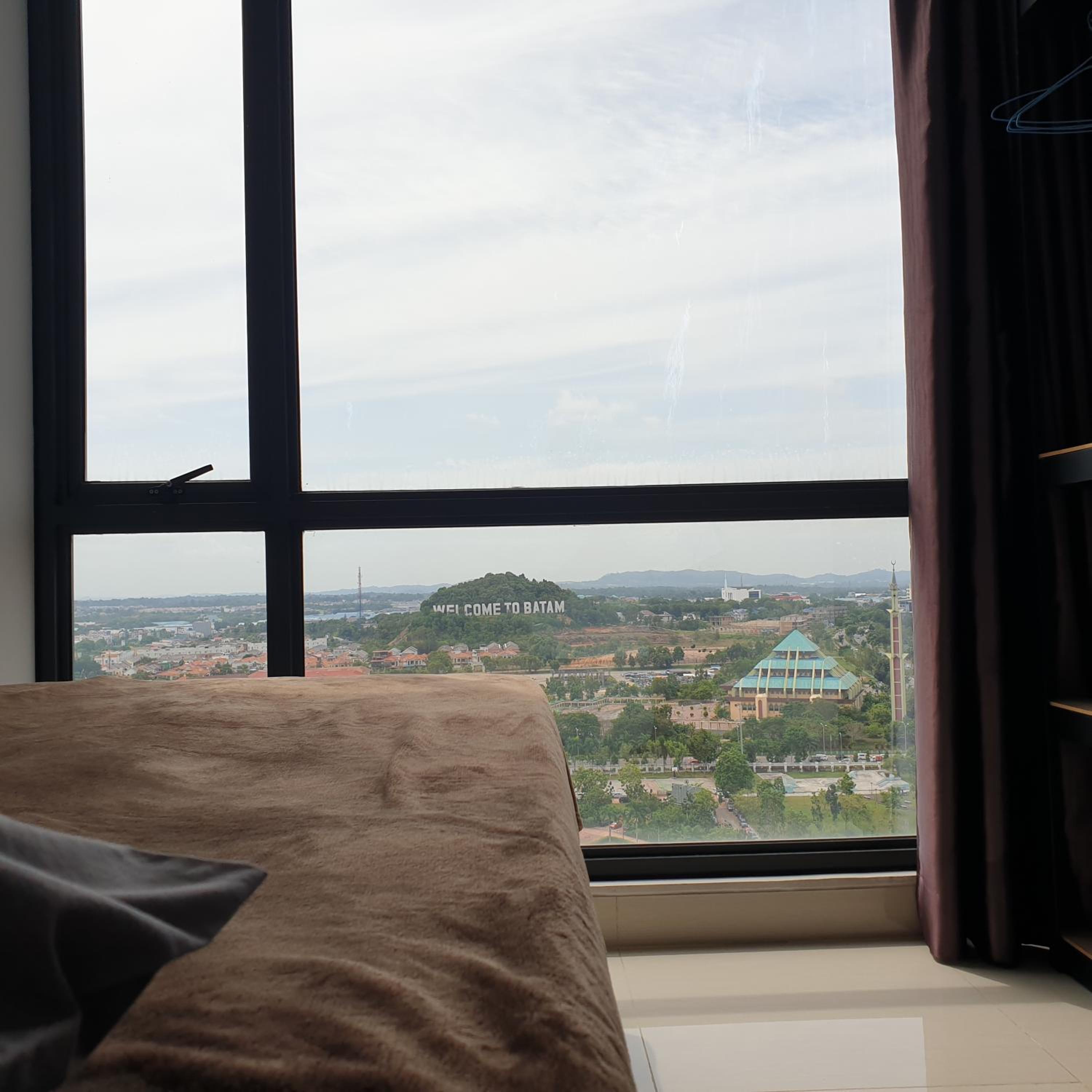 Apartment with City View - Photo 2
