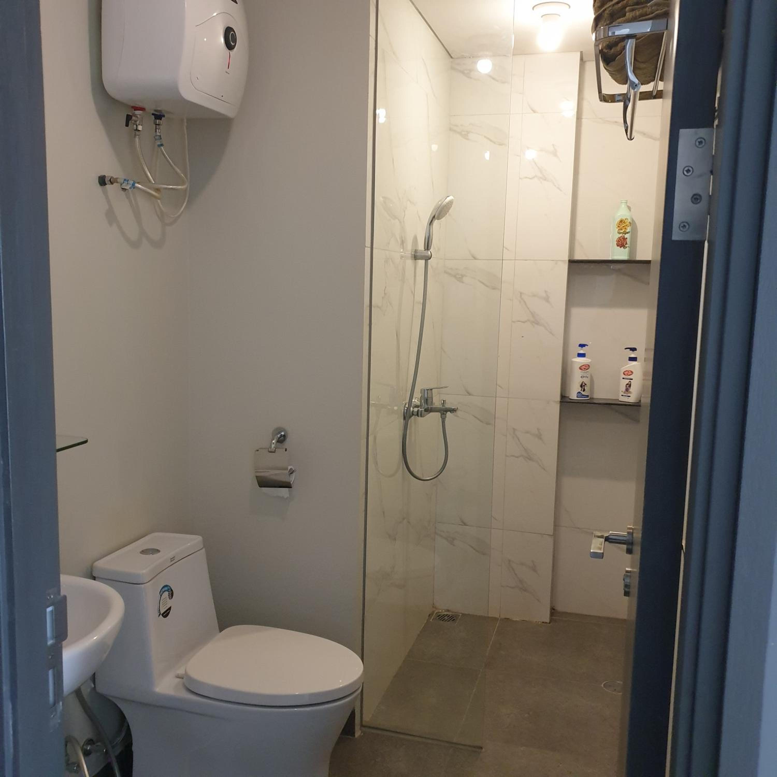 Apartment with City View - Photo 4