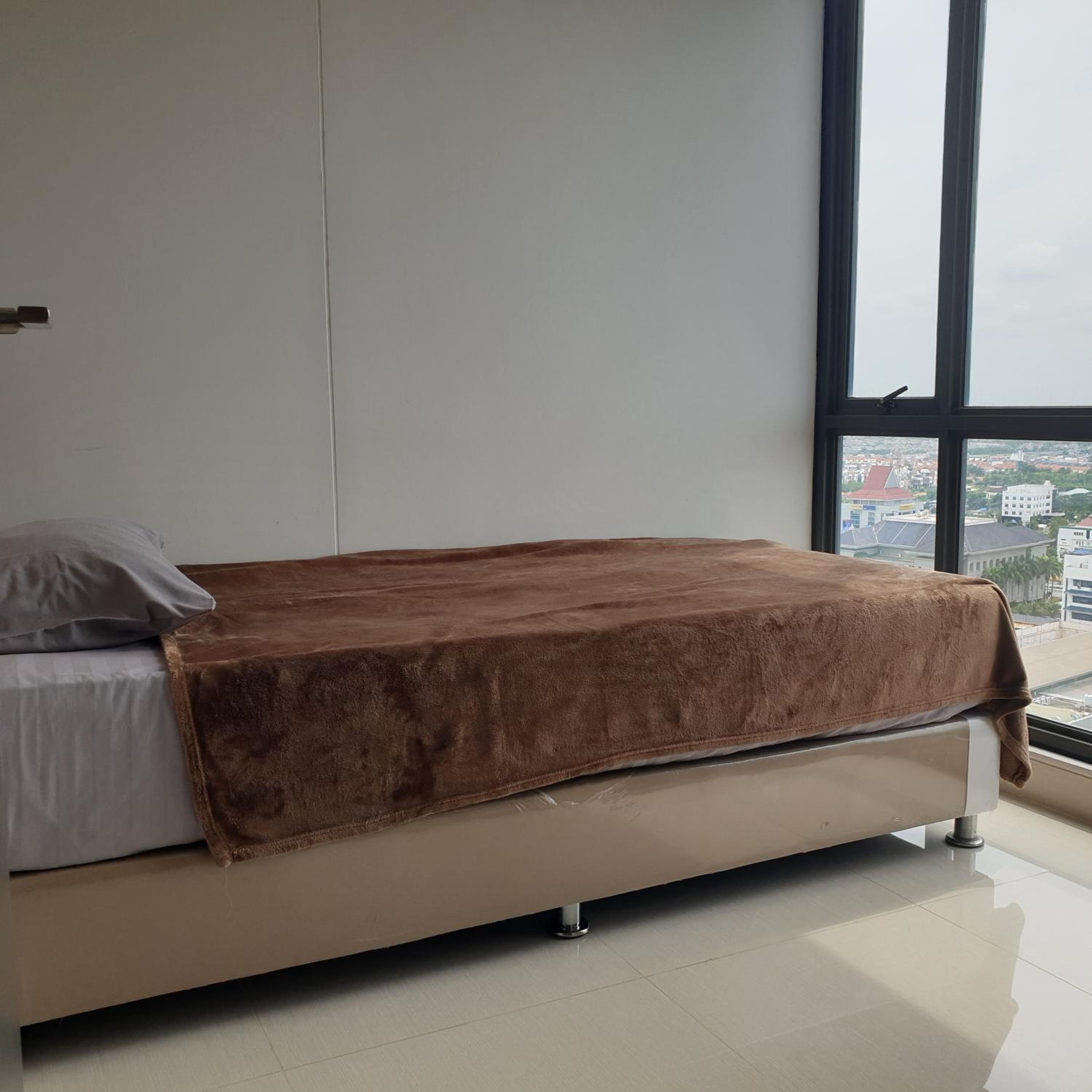 Apartment with City View - Photo 1
