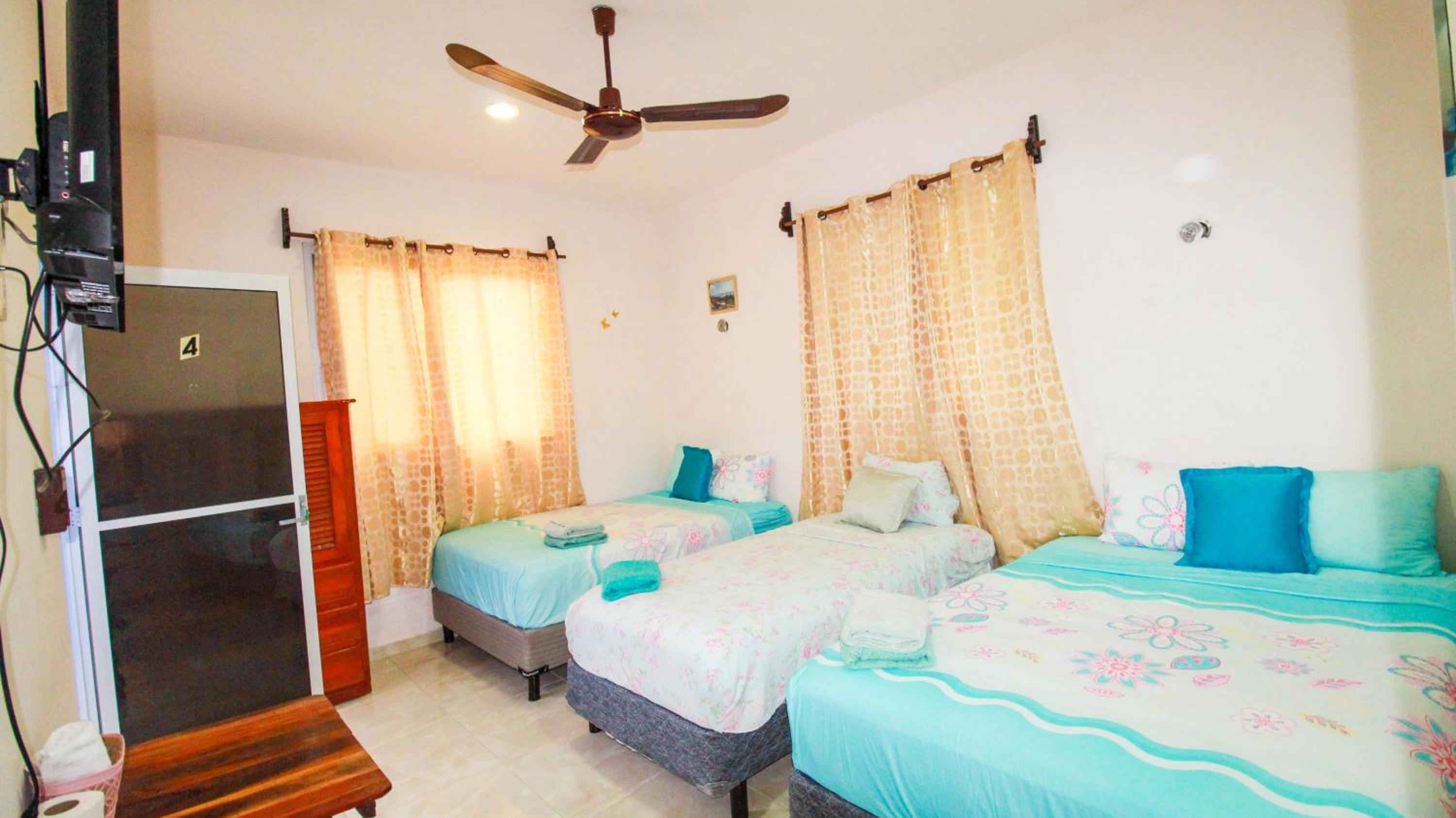 Deluxe Family Room - Photo 1
