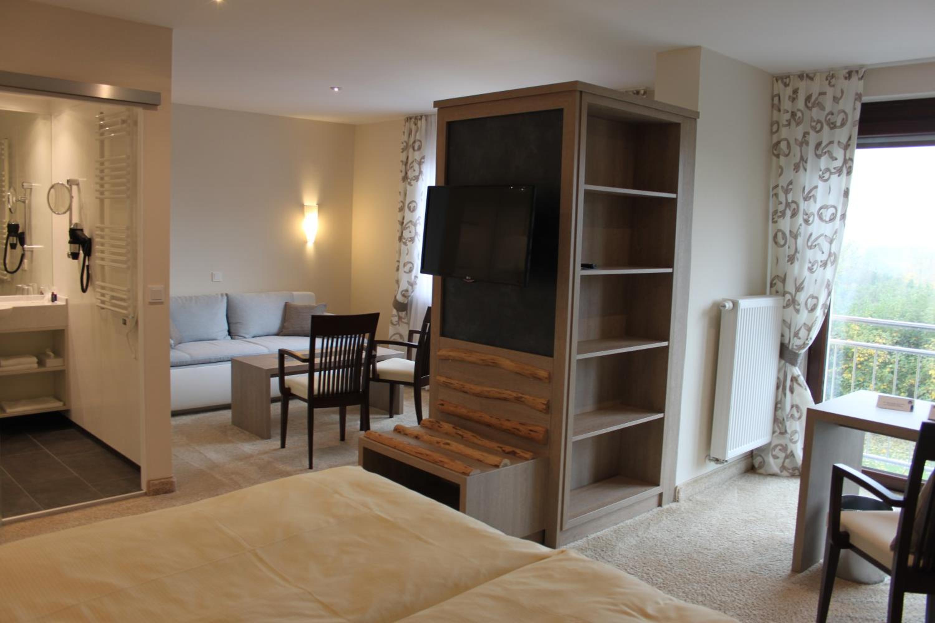 Double Room with Shower - Non-Smoking  - Photo 9