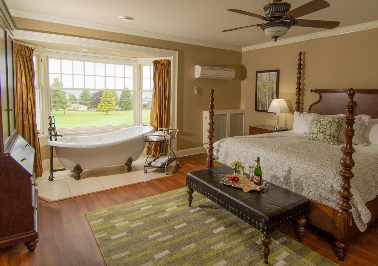 King Suite with Ocean View photo 2