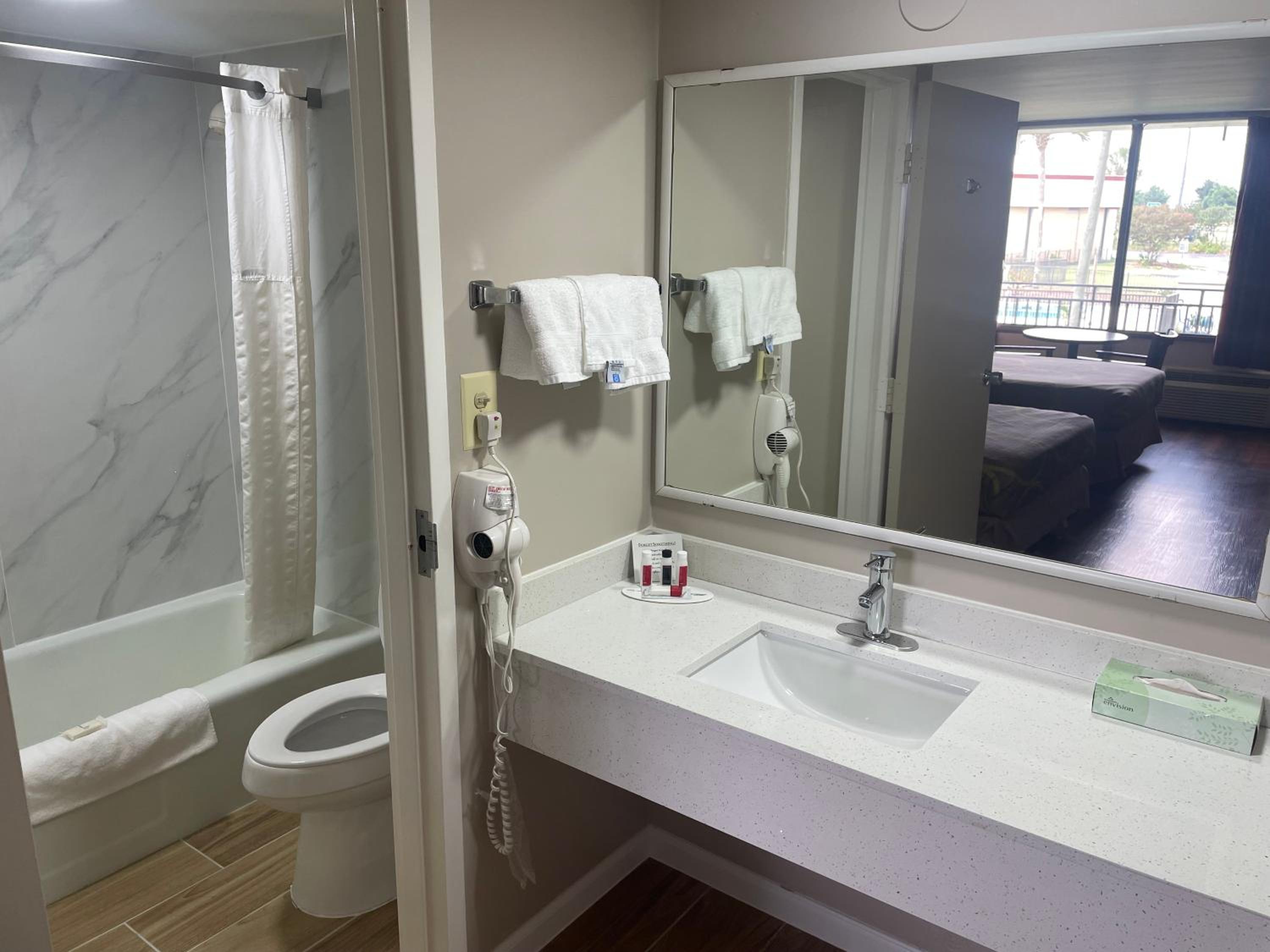 Double Room with Two Double Beds - Non-Smoking - Photo 9