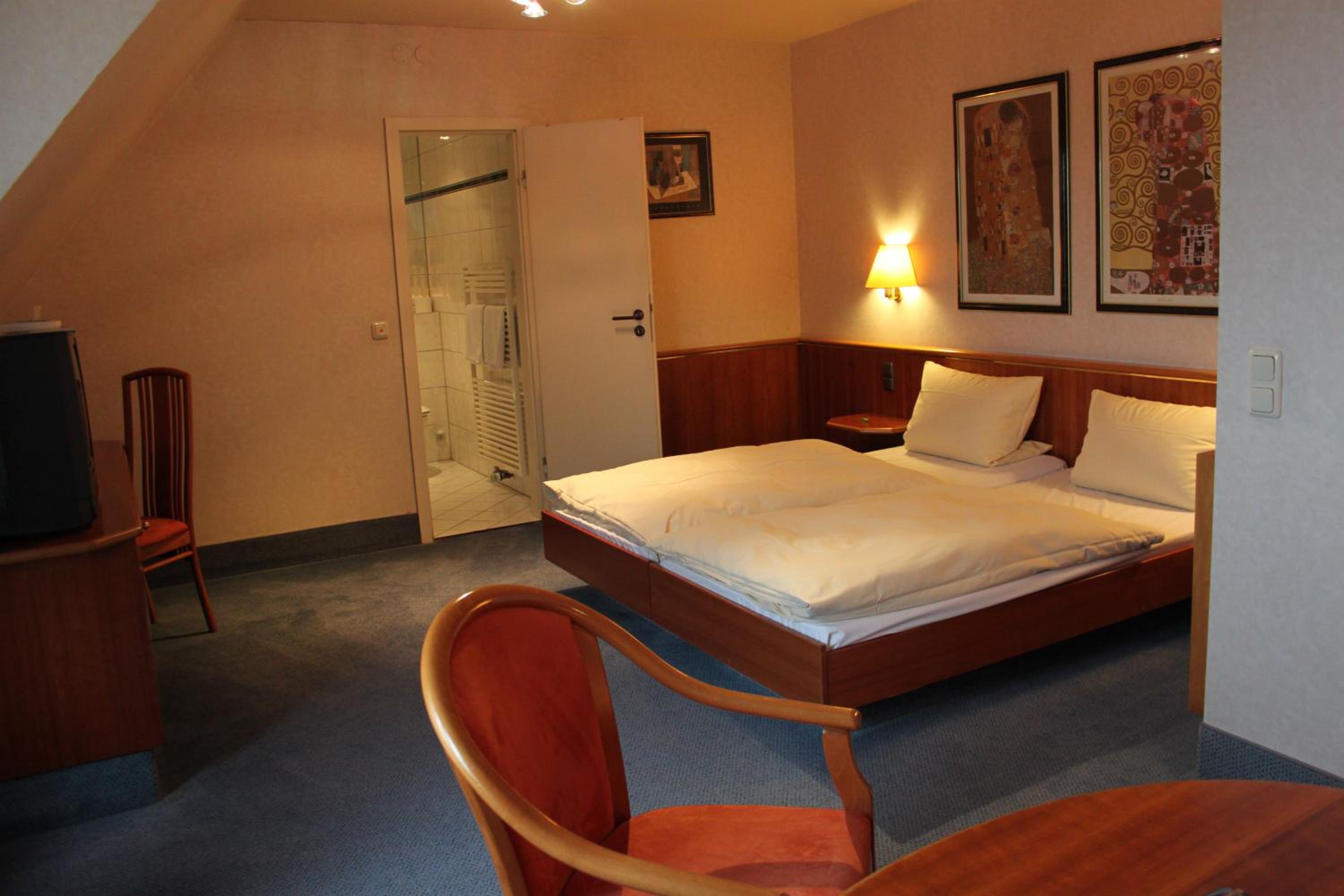 Double Room with Private Bathroom photo 2