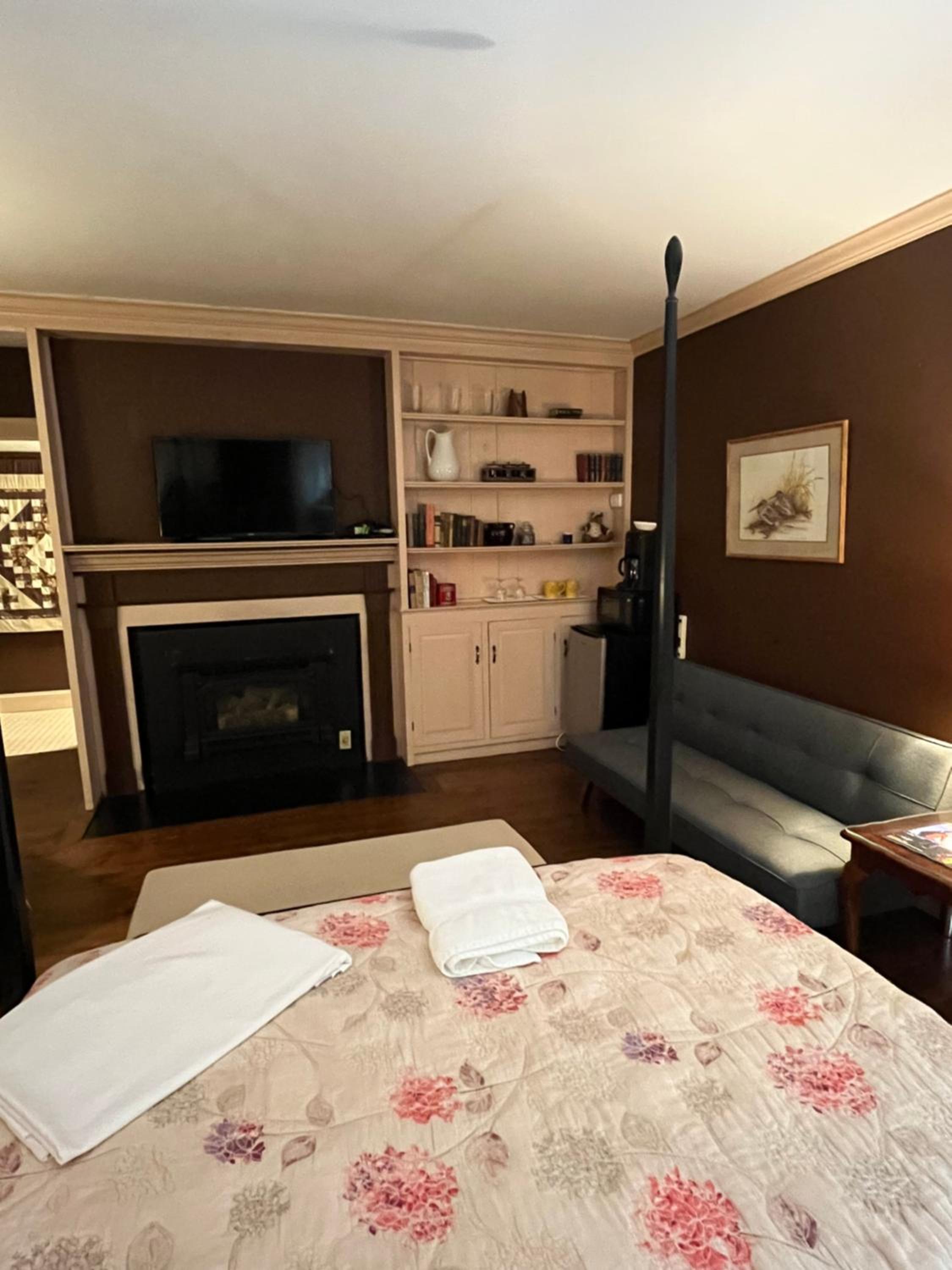 Deluxe Room (2 Adults + 1 Child) photo 2