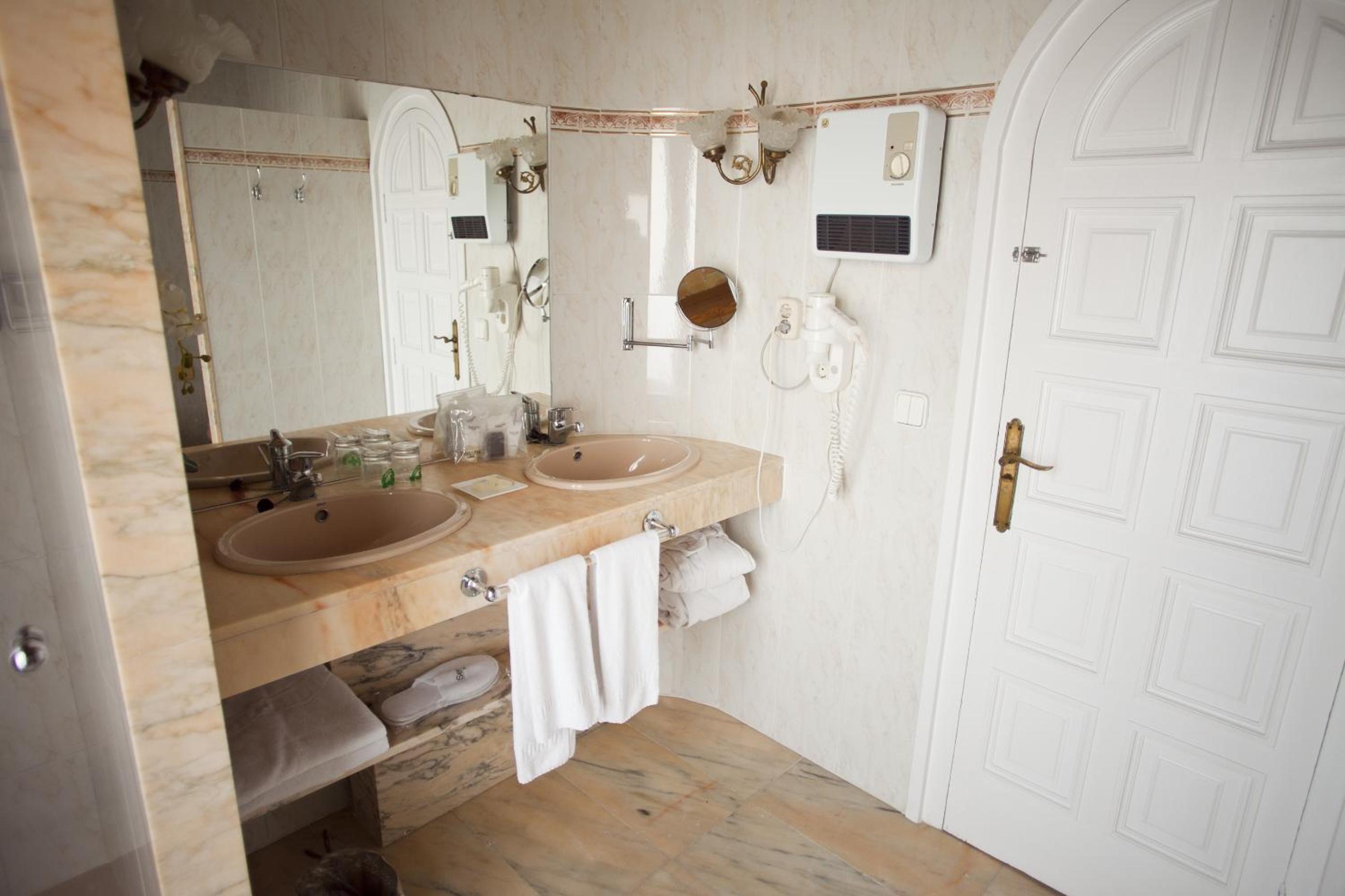 Suite - Photo 2
