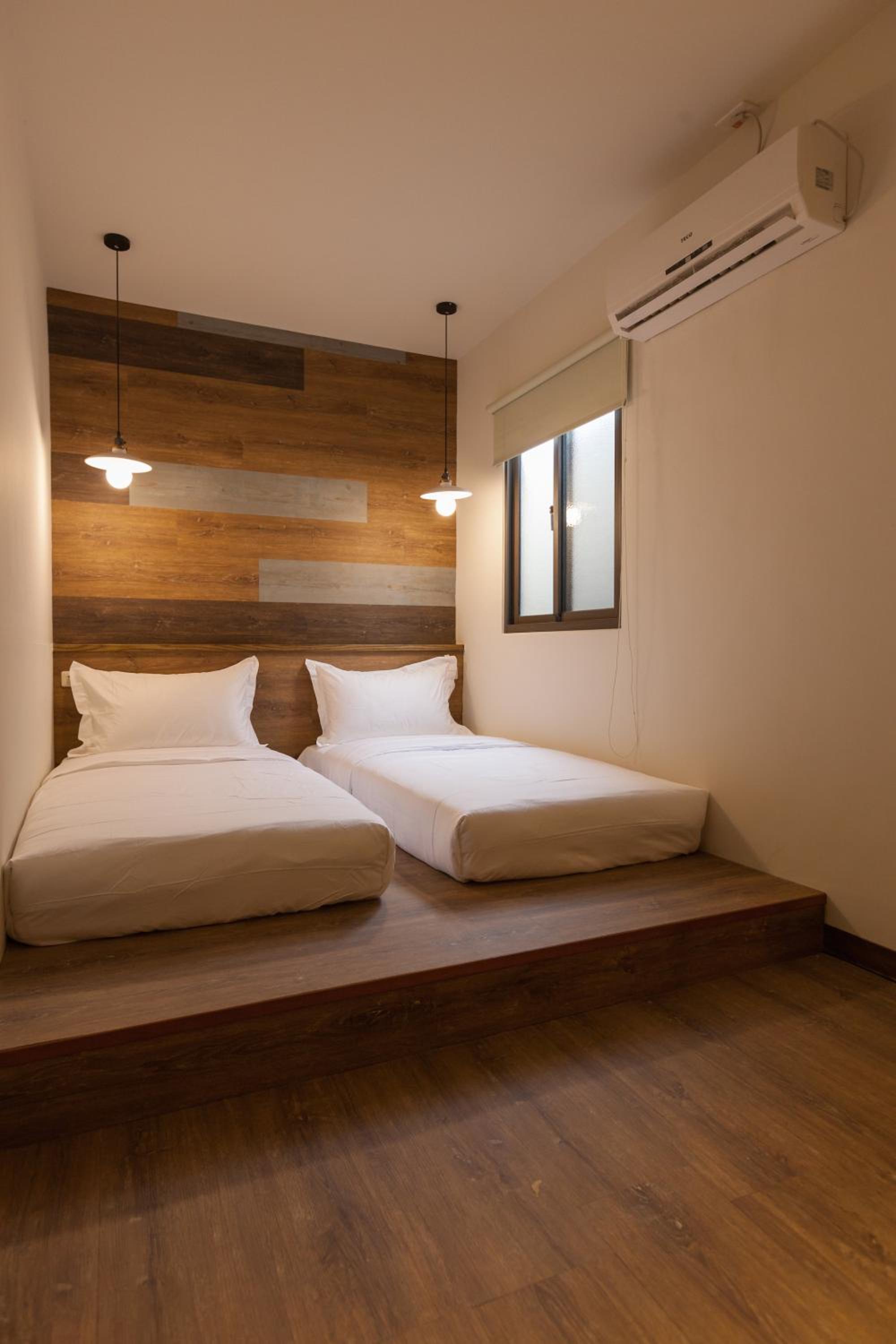 Economy Twin Room photo 2