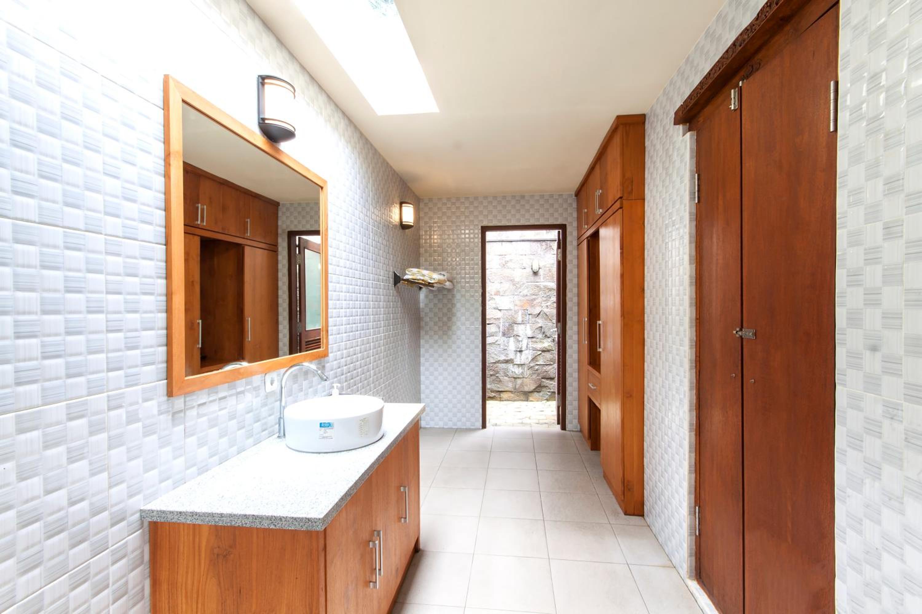 Villa with Private Pool - Photo 8