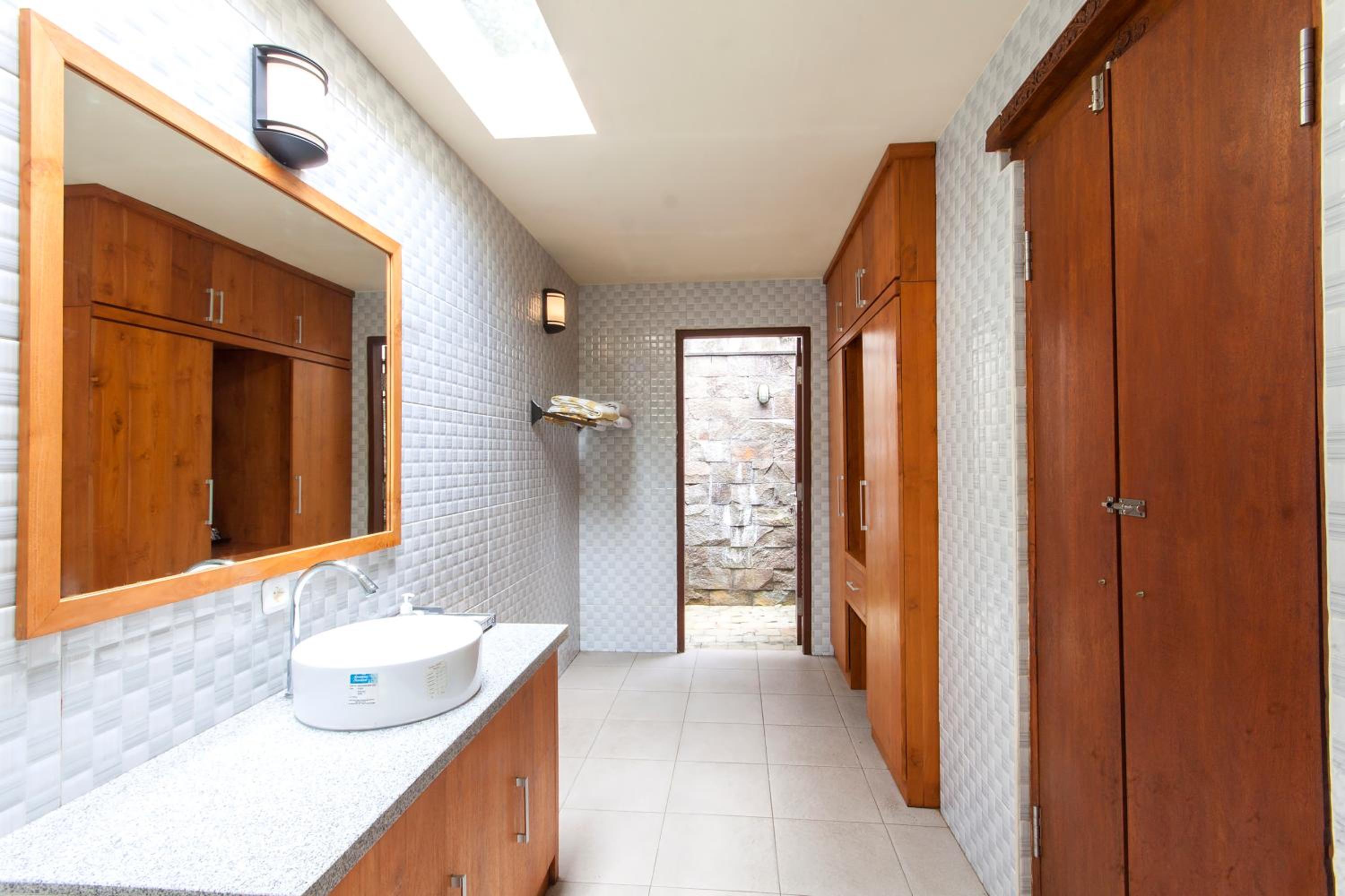 Villa with Private Pool - Photo 7