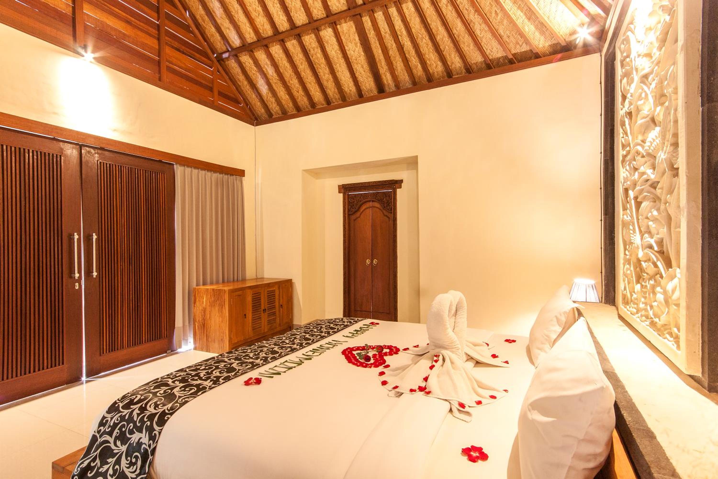 Villa with Private Pool - Photo 6