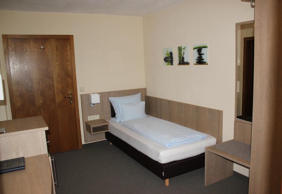 Single Room with Balcony photo 3