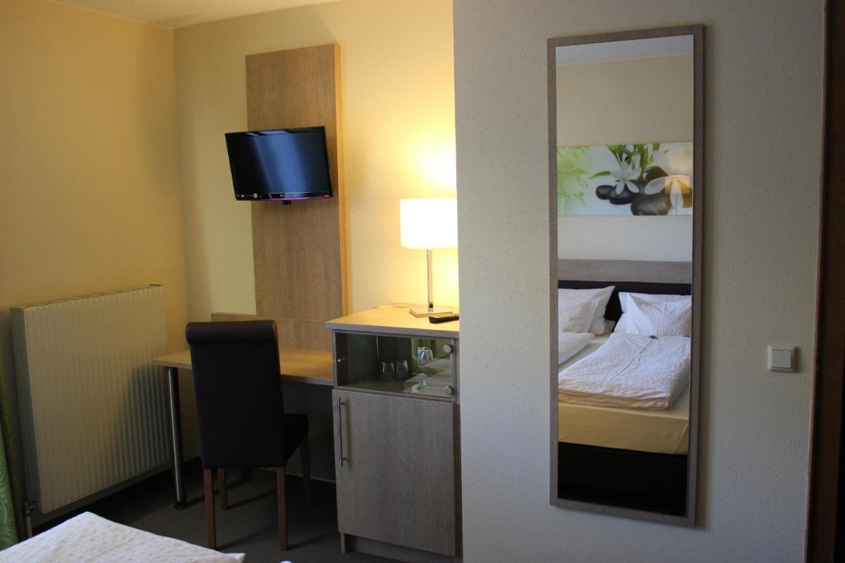 Budget Double Room photo 3