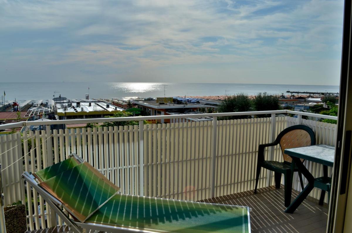 Single Room with Balcony photo 3