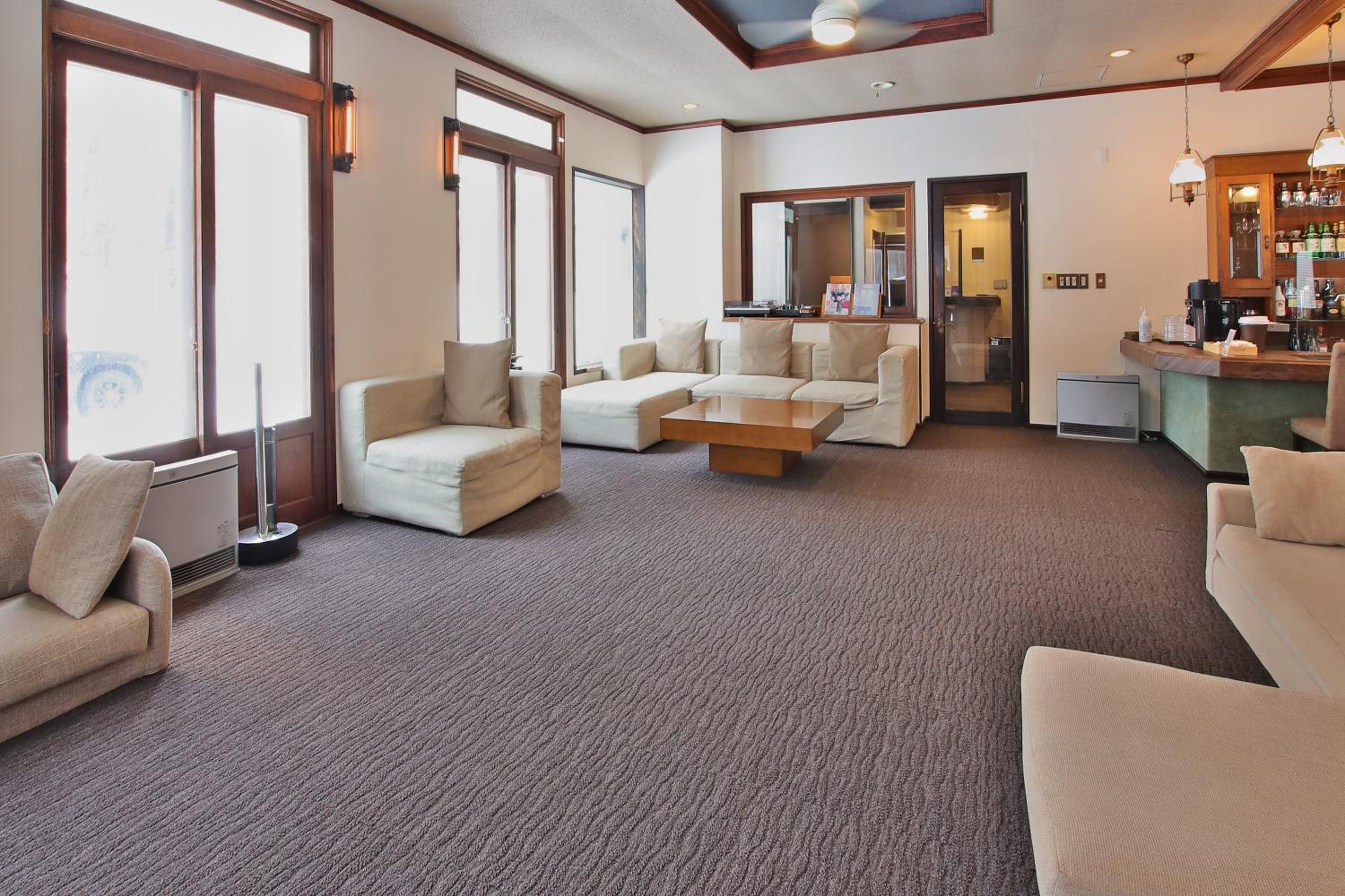 Standard Twin Room with Shared Bathroom
