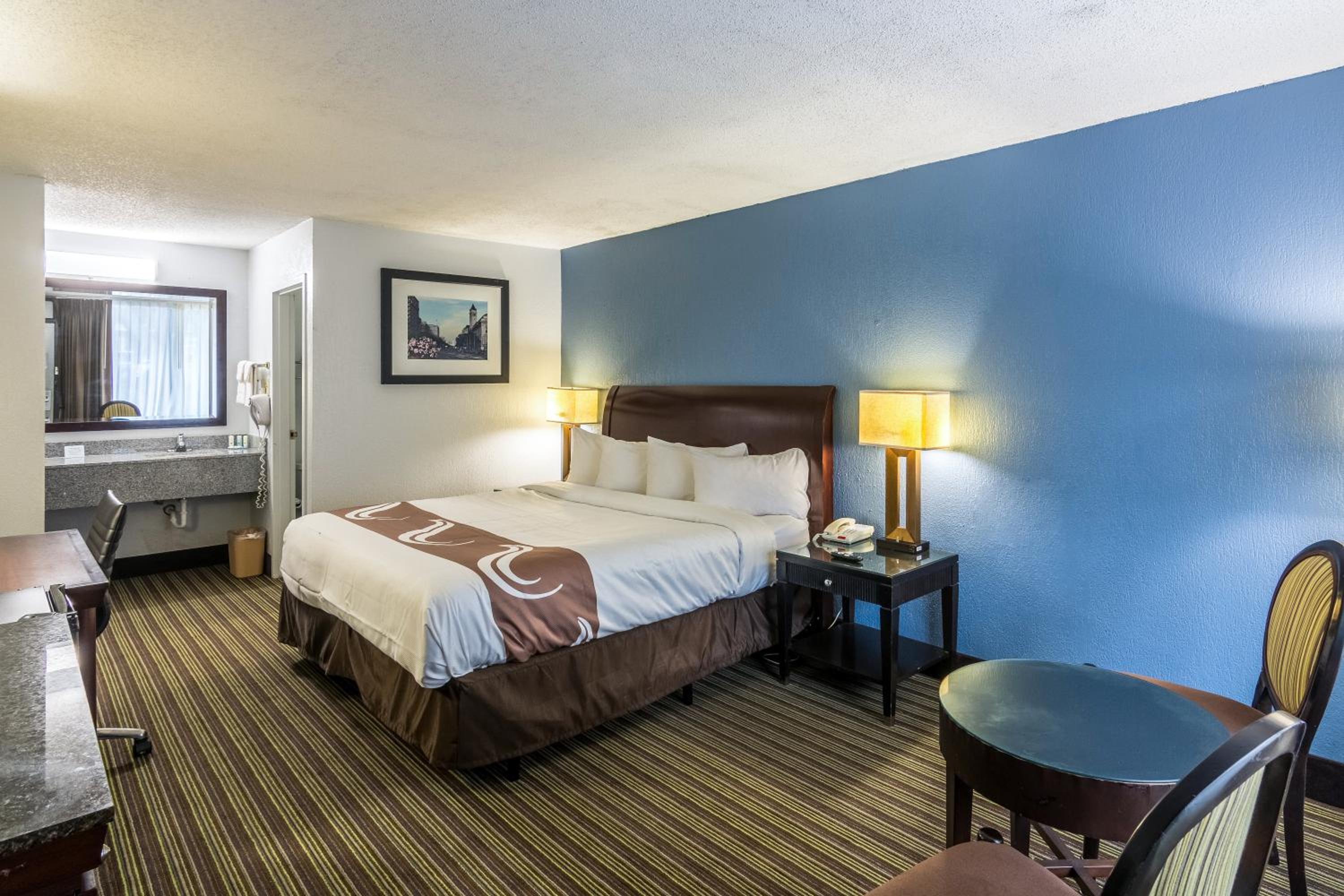 King Room - Accessible/Non-Smoking - Photo 4