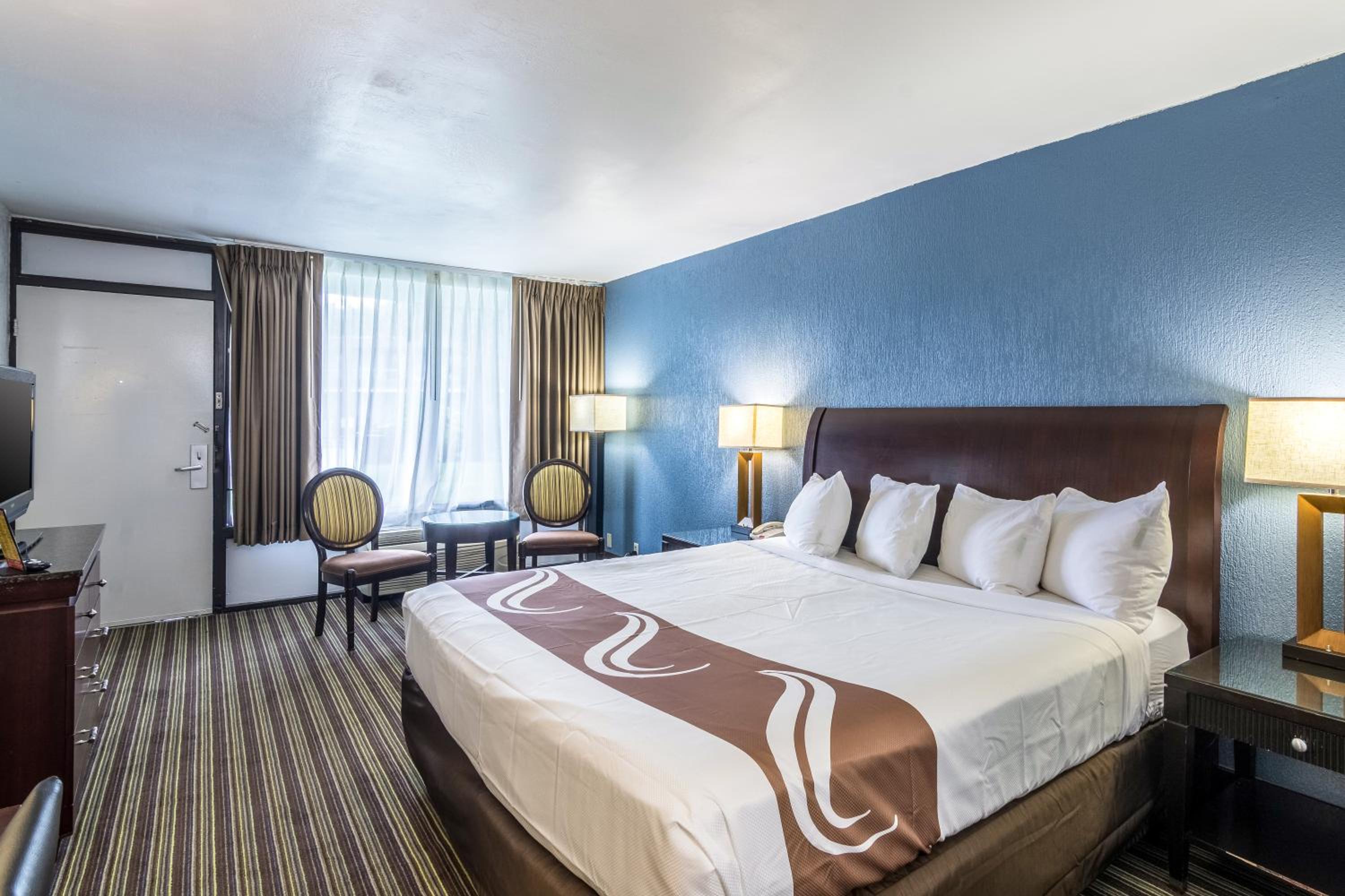 King Room - Accessible/Non-Smoking - Photo 1