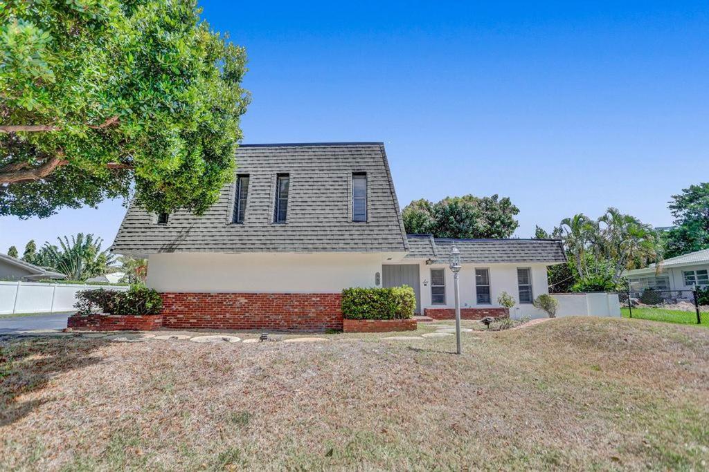 Seven-Bedroom House photo 2